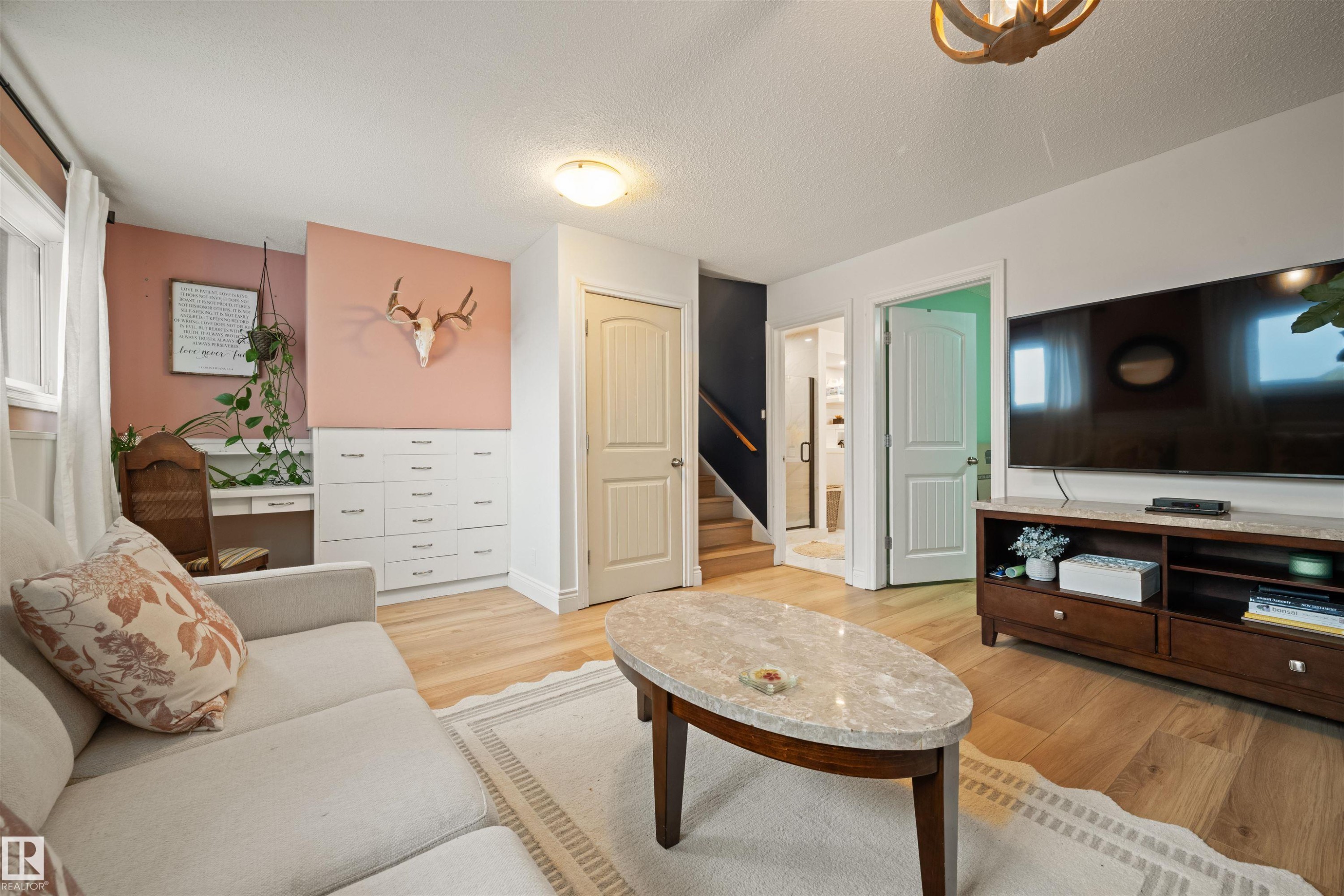 3814 Ada Boulevard, Edmonton, AB