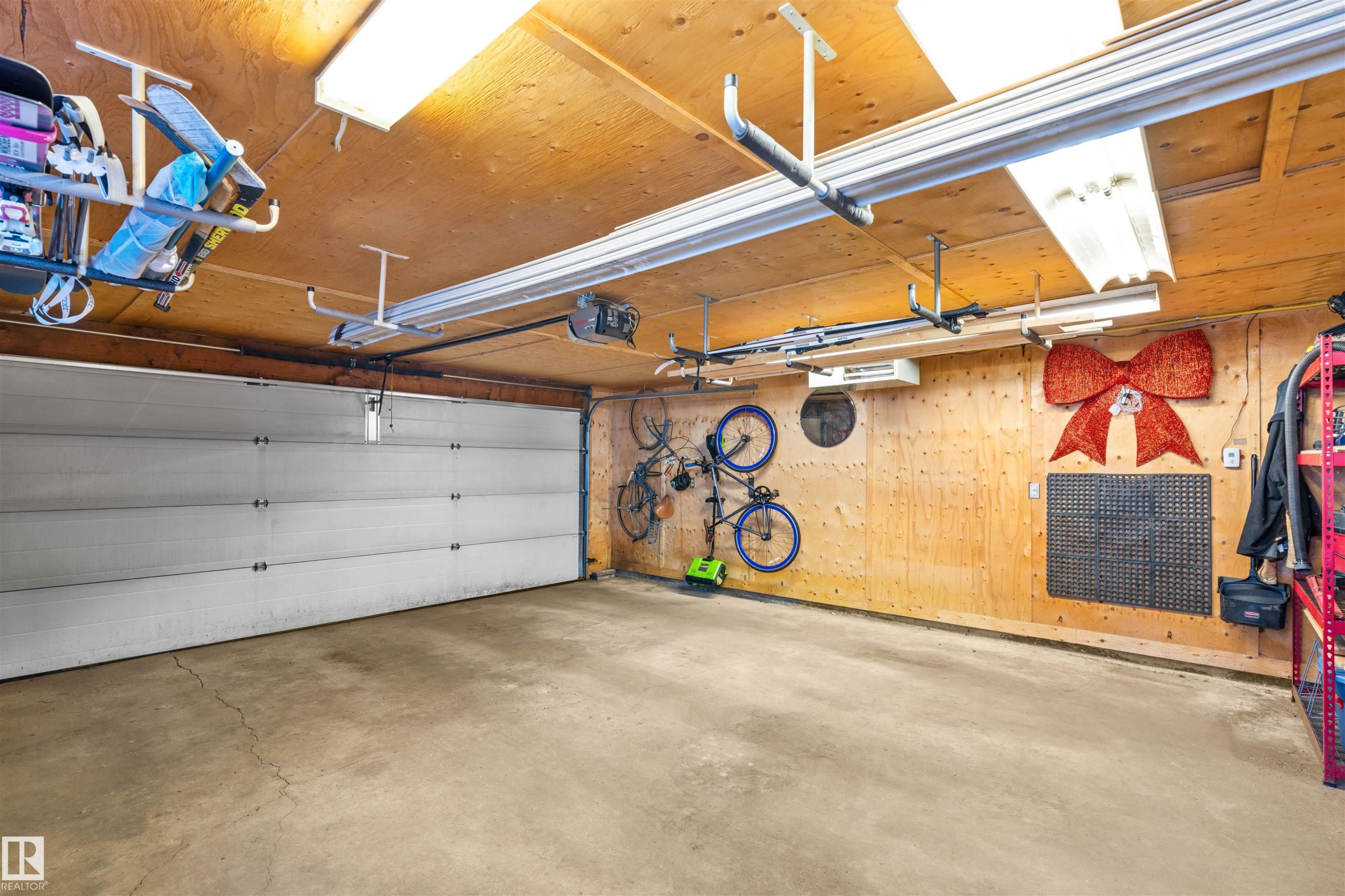 3814 Ada Boulevard, Edmonton, AB