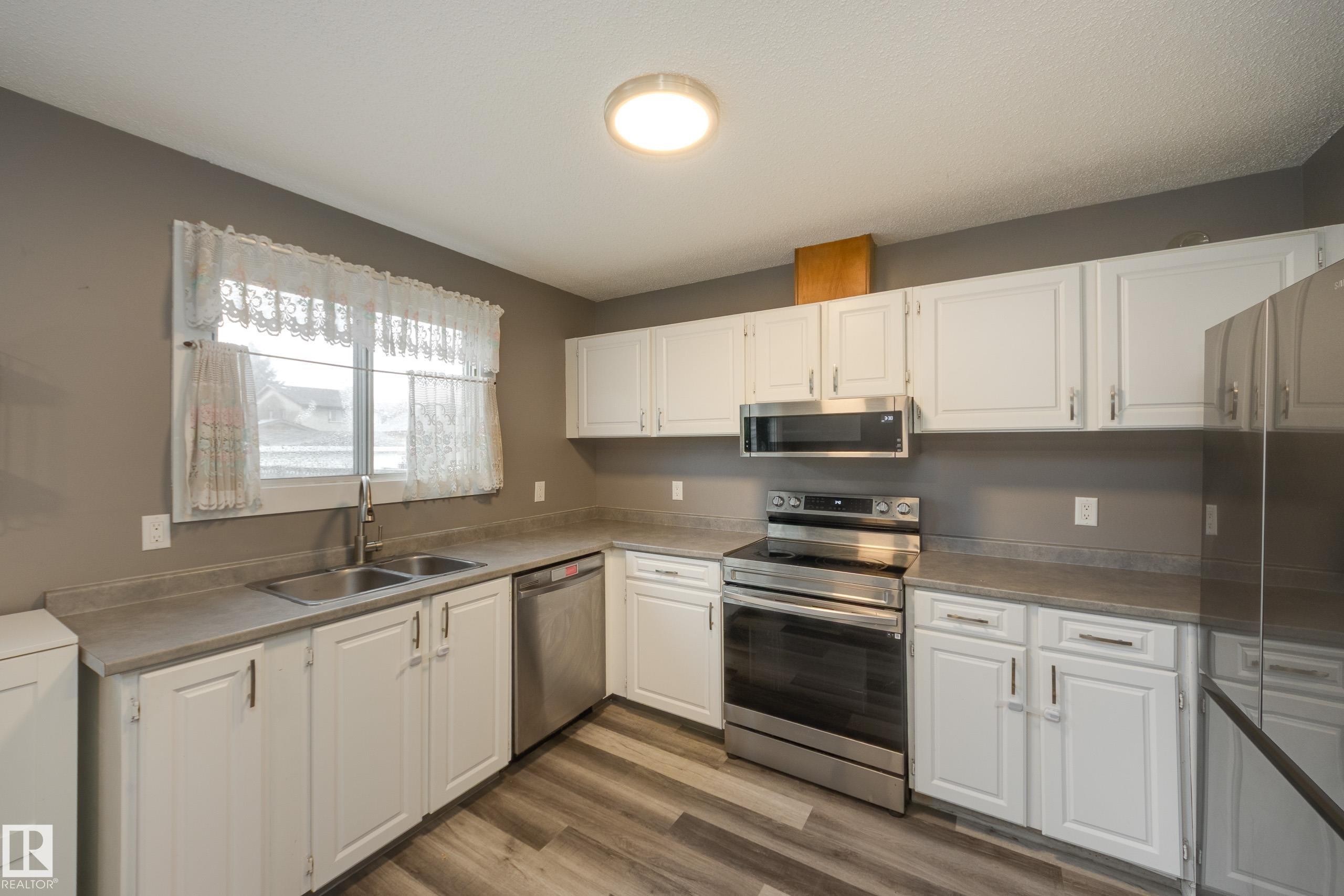 3526 42 Avenue, Edmonton, AB