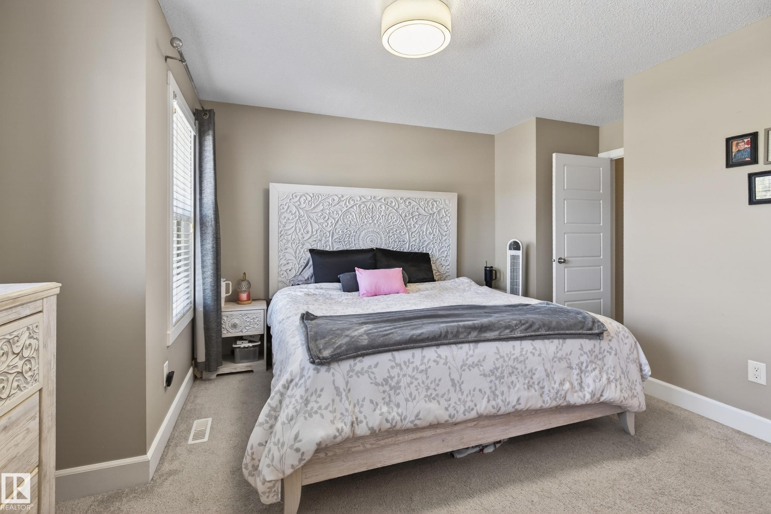 3356 Hilton Crescent, Edmonton, AB - Indoor Photo Showing Bedroom