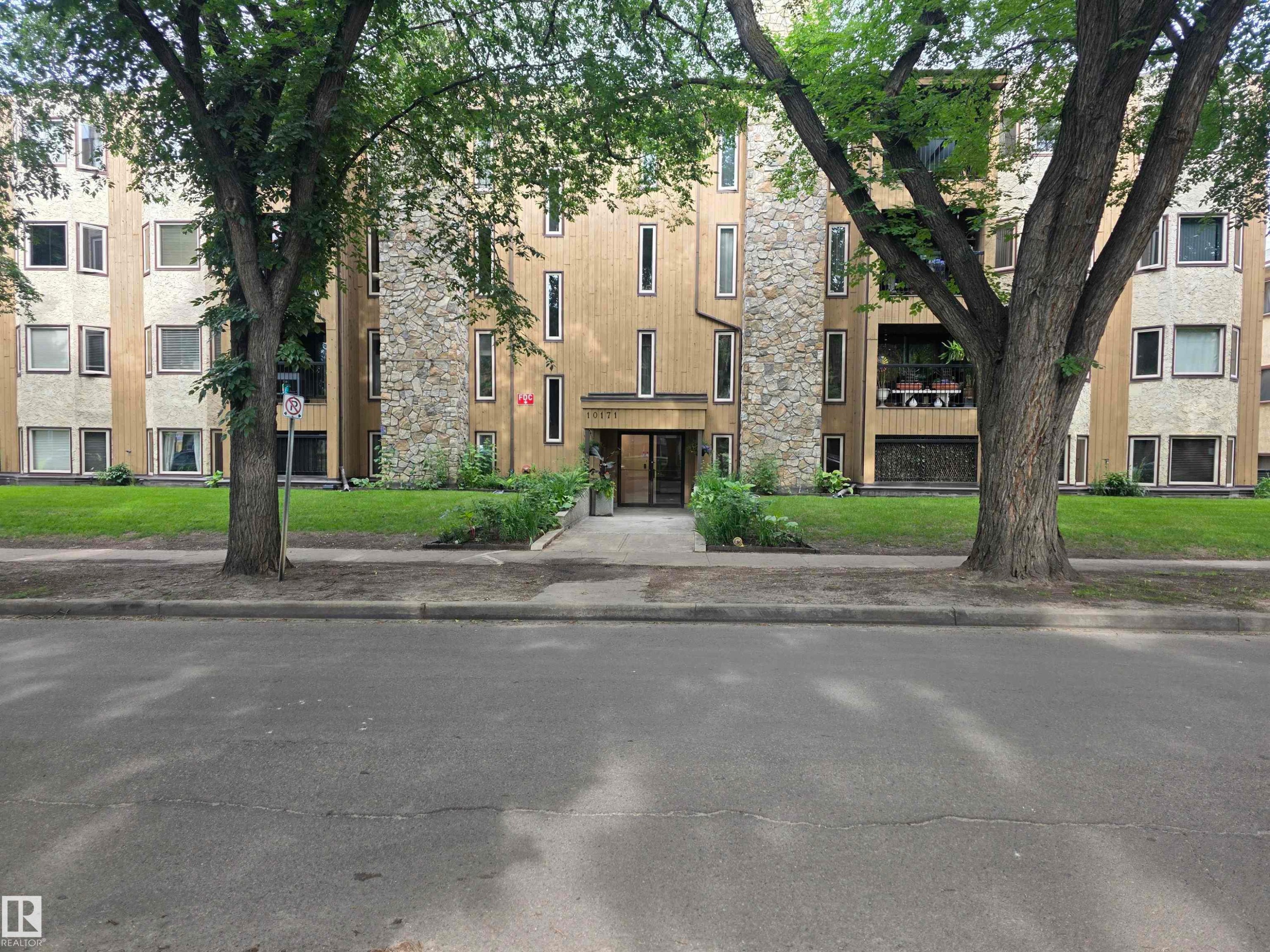 Outdoor building - 203 10171 119 Street, Edmonton, AB