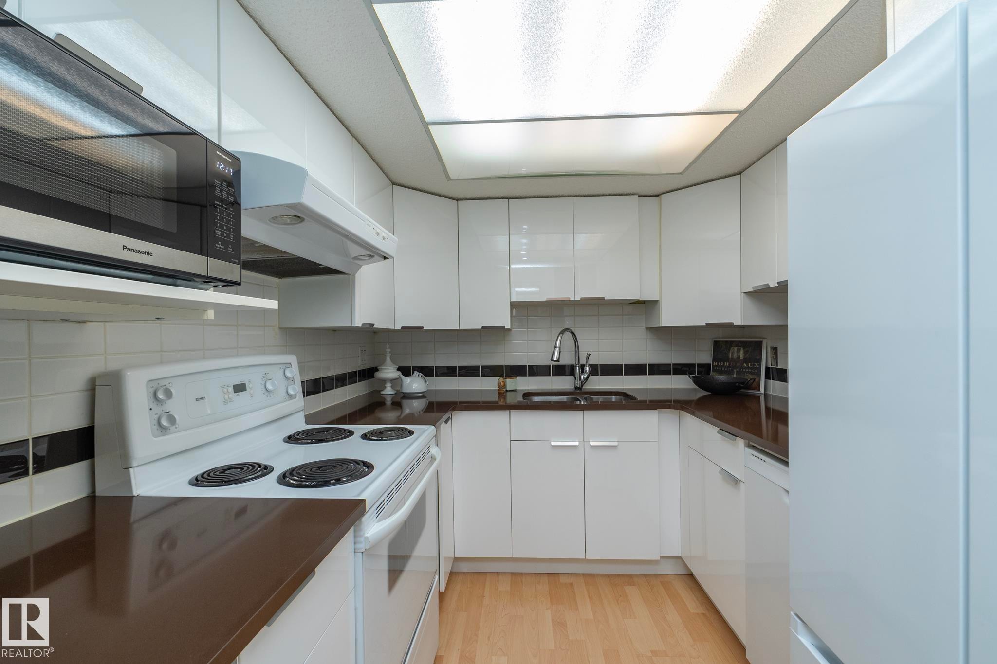 203 10171 119 Street, Edmonton, AB