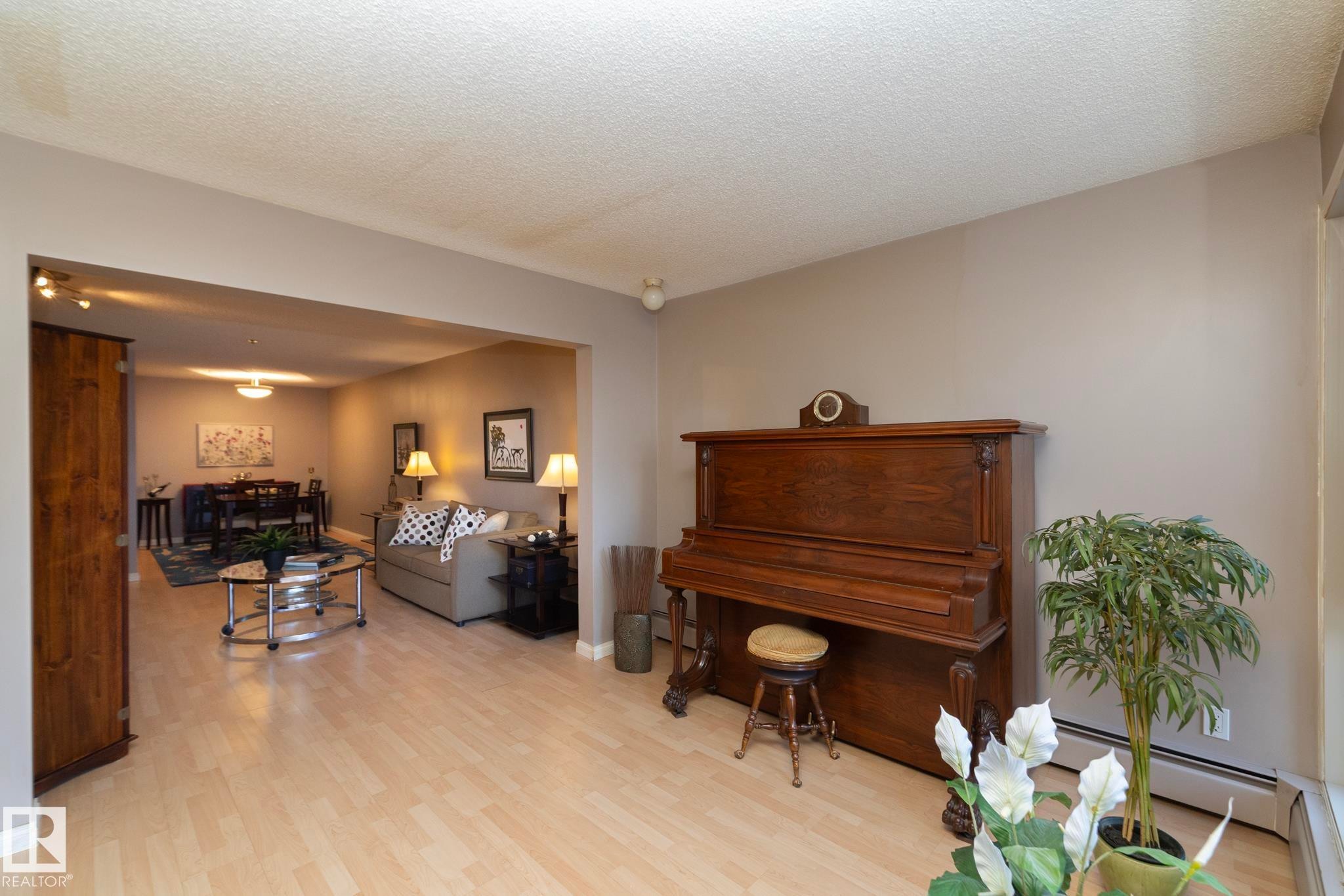 203 10171 119 Street, Edmonton, AB