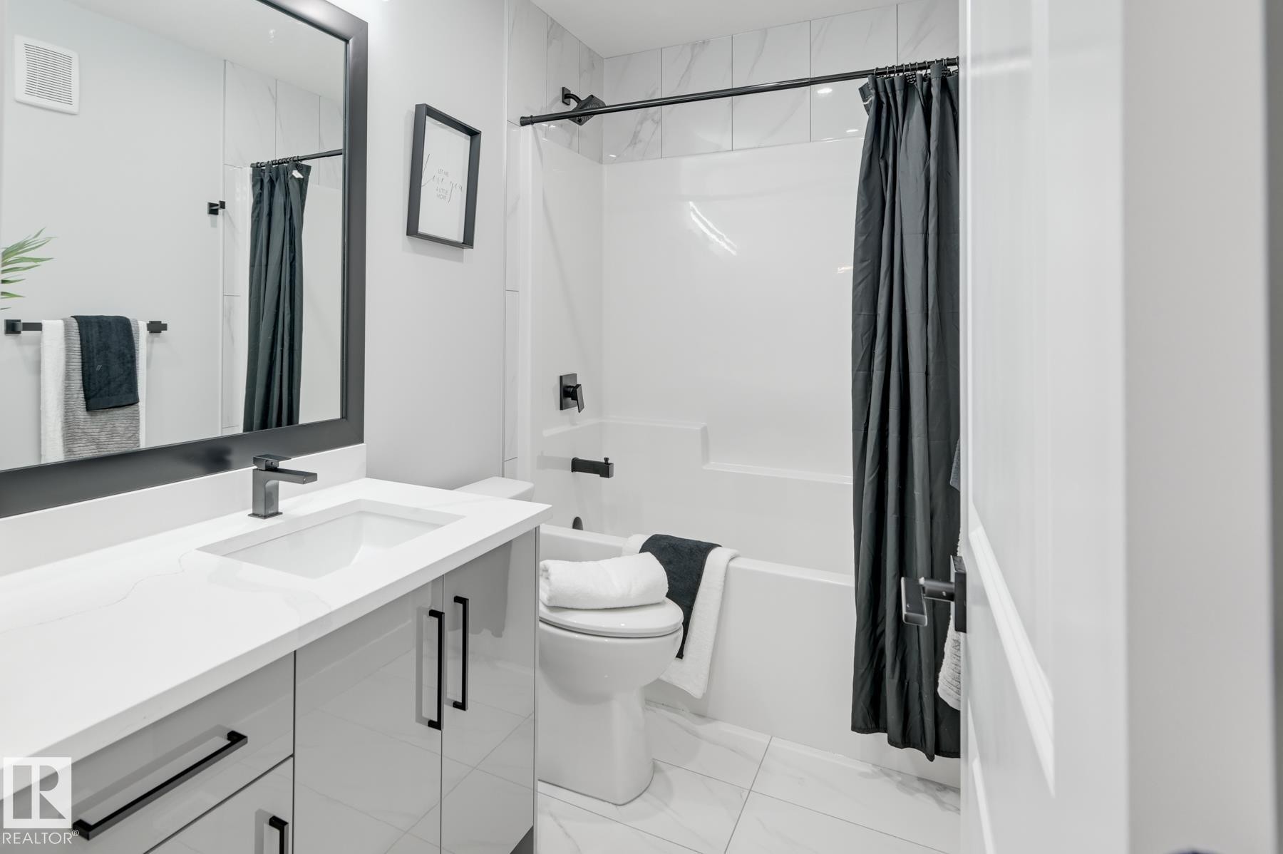 Contemporary bathroom featuring a single vanity with a white countertop and undermount sink - 54 Chartres Close, St. Albert, AB - Indoor Photo Showing Bathroom