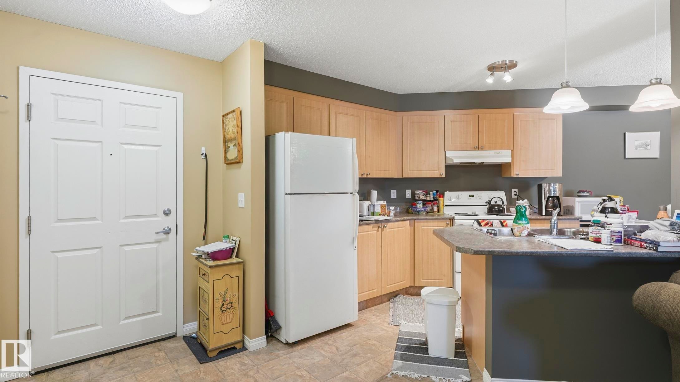 #103 630 Mcallister Lo Sw, Edmonton, AB - Indoor Photo Showing Kitchen