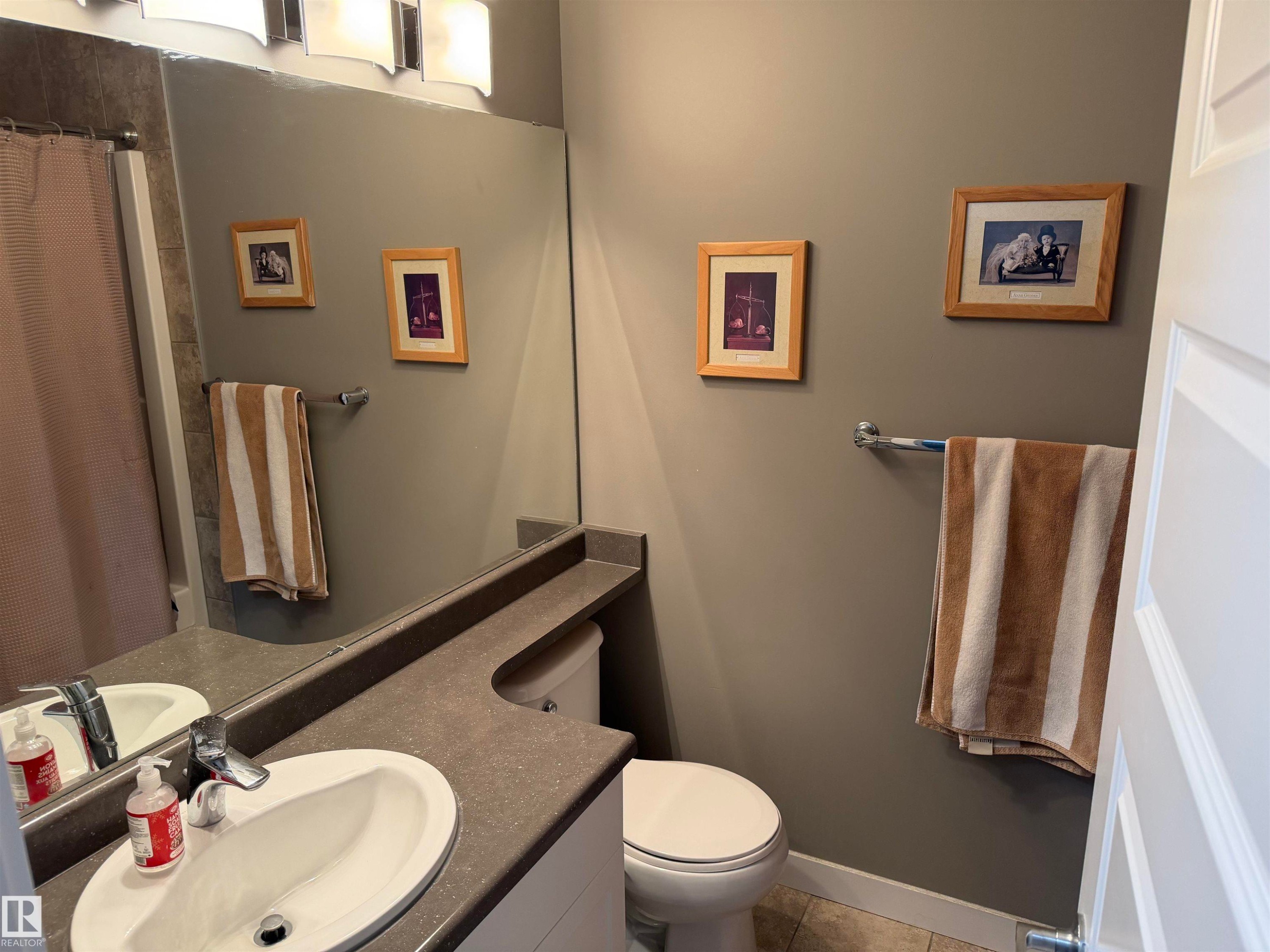 7028 174 Avenue, Edmonton, AB - Indoor Photo Showing Bathroom