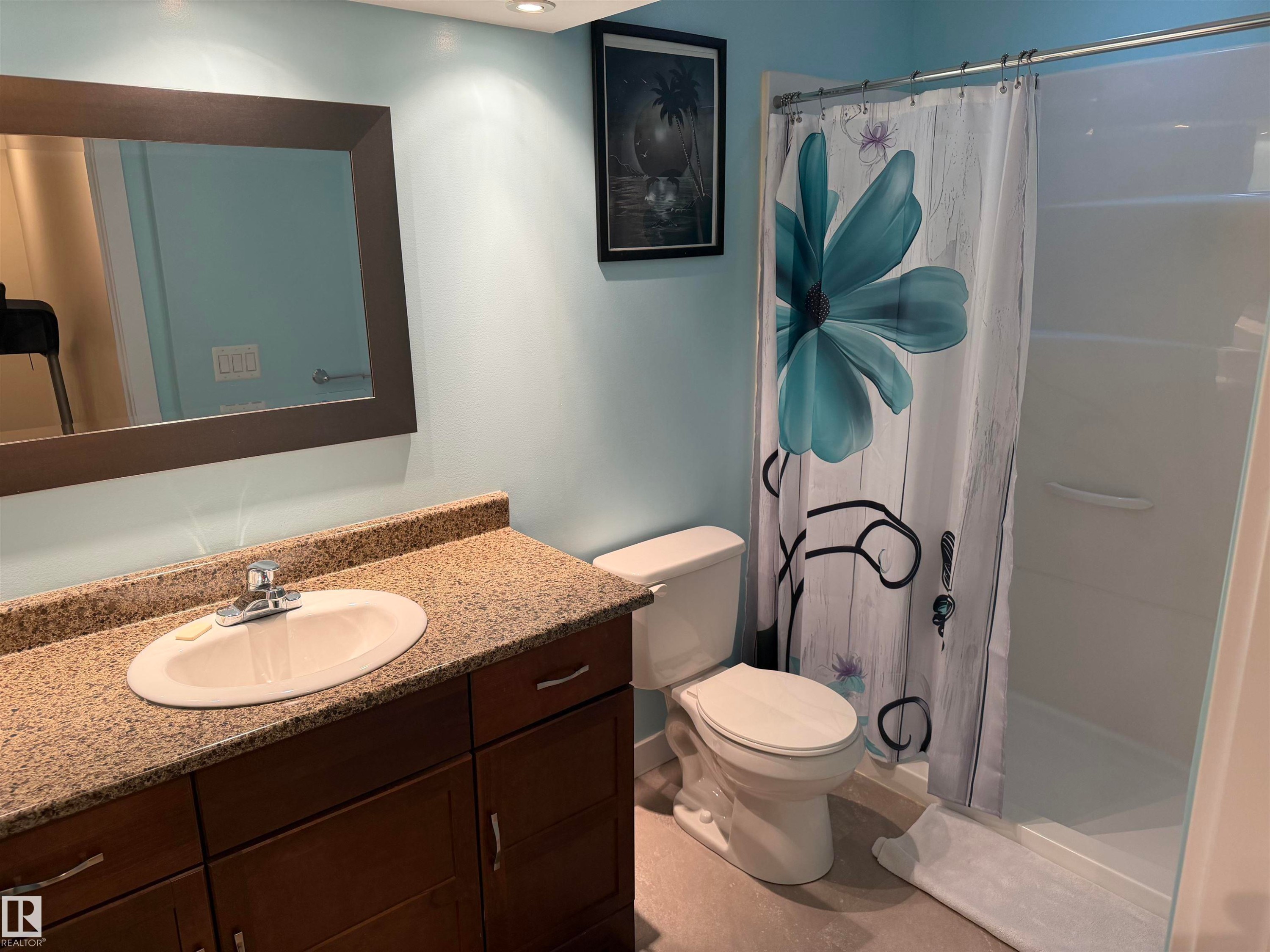 7028 174 Avenue, Edmonton, AB - Indoor Photo Showing Bathroom