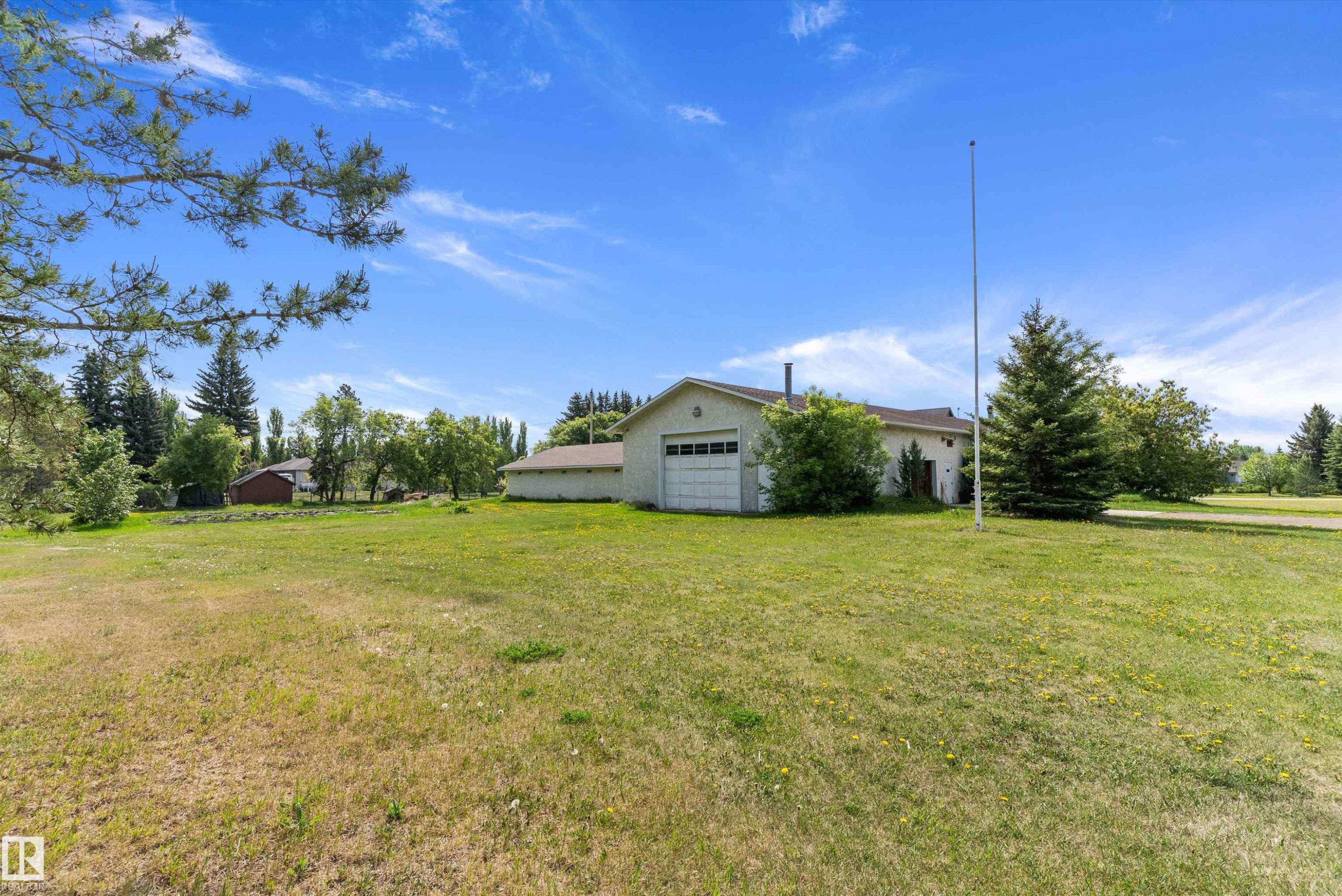 20415 Quadrant Ave Sw, Edmonton, AB - Outdoor