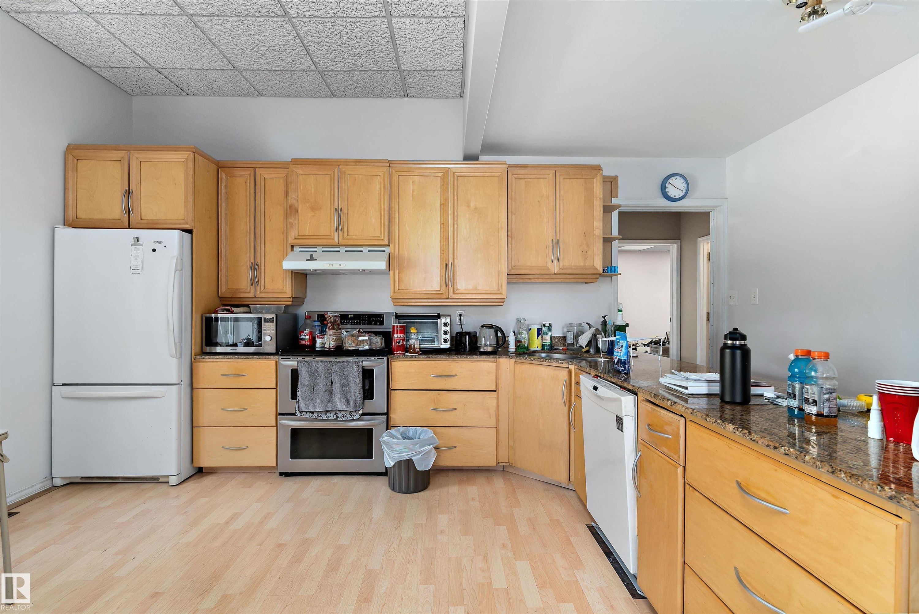 20415 Quadrant Ave Sw, Edmonton, AB - Indoor Photo Showing Kitchen