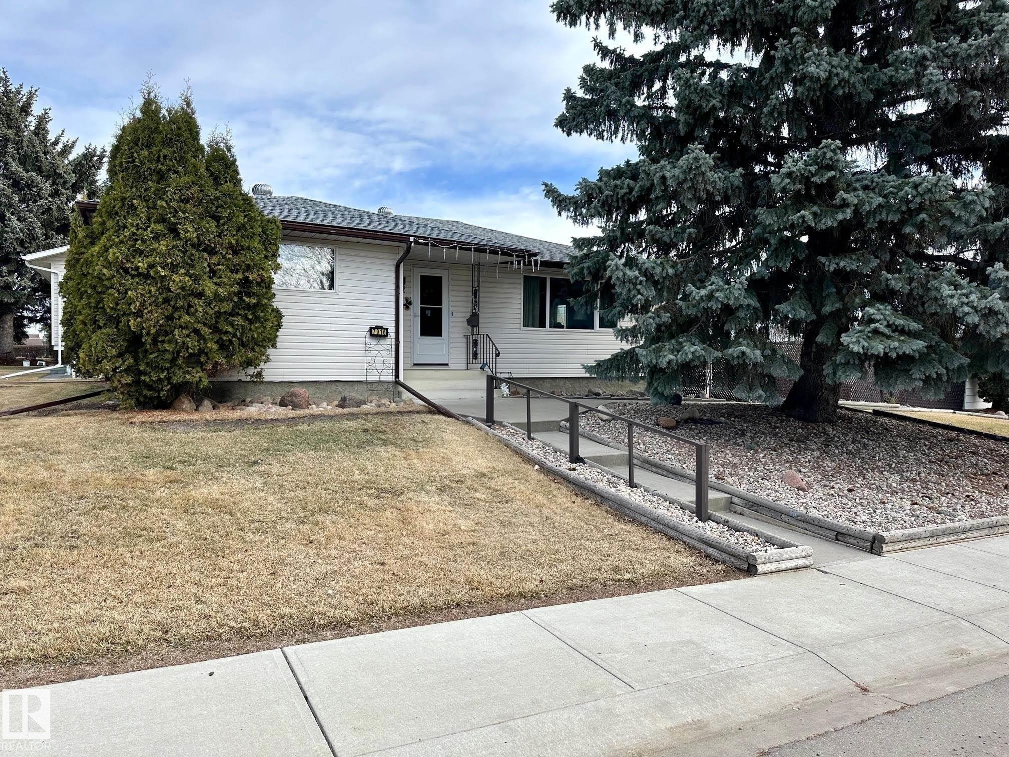 7916 150 Avenue, Edmonton, AB - Outdoor