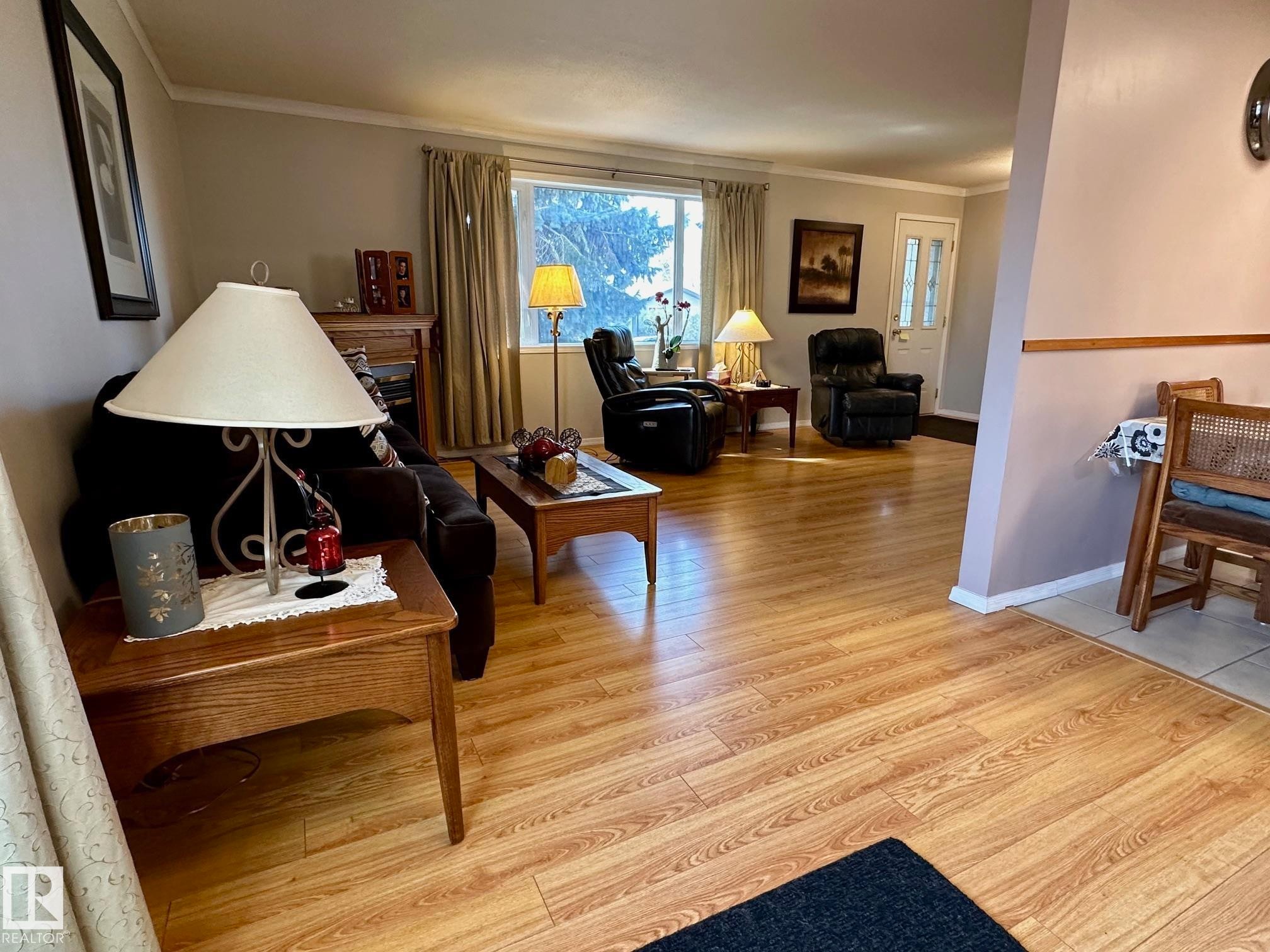 7916 150 Avenue, Edmonton, AB - Indoor