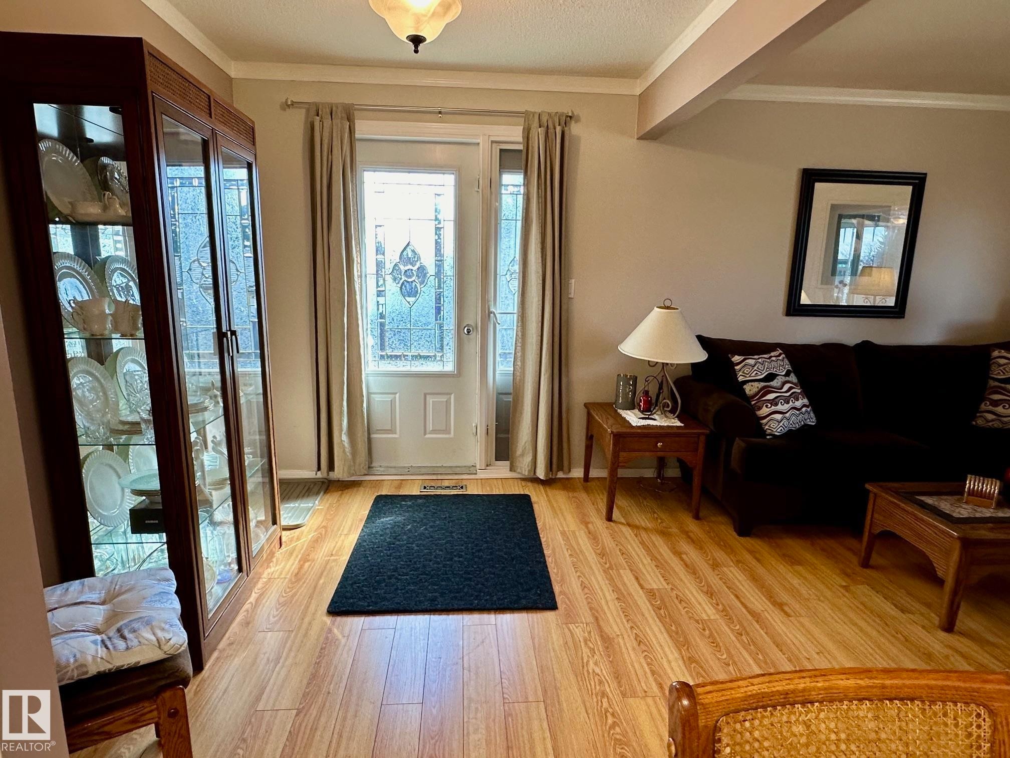7916 150 Avenue, Edmonton, AB - Indoor