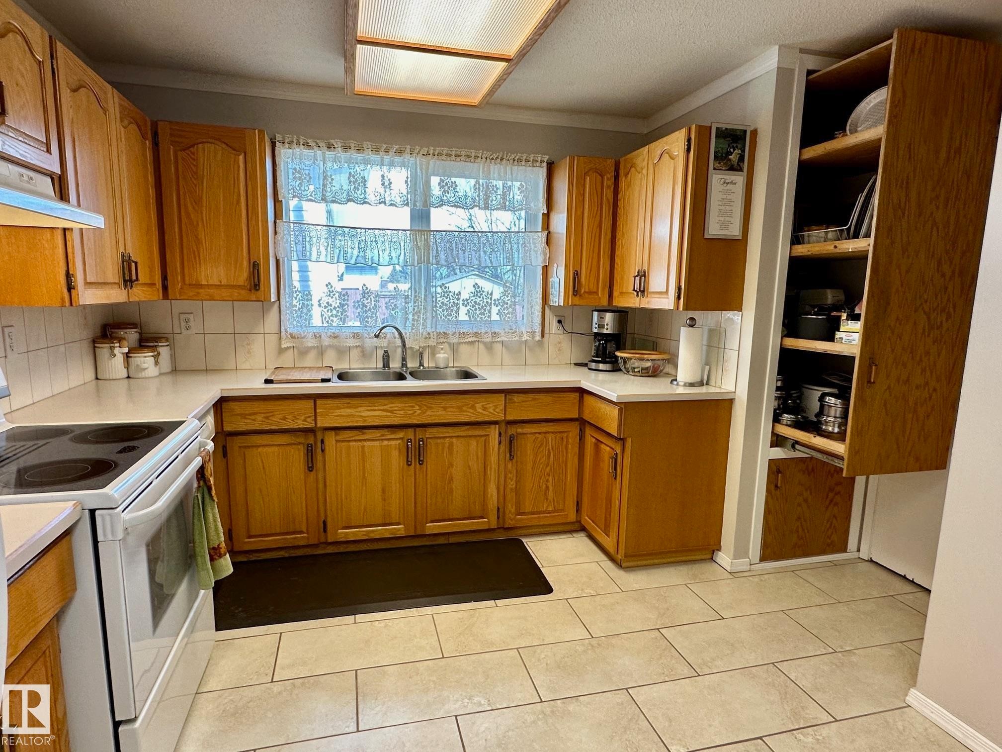 7916 150 Avenue, Edmonton, AB - Indoor Photo Showing Kitchen With Double Sink