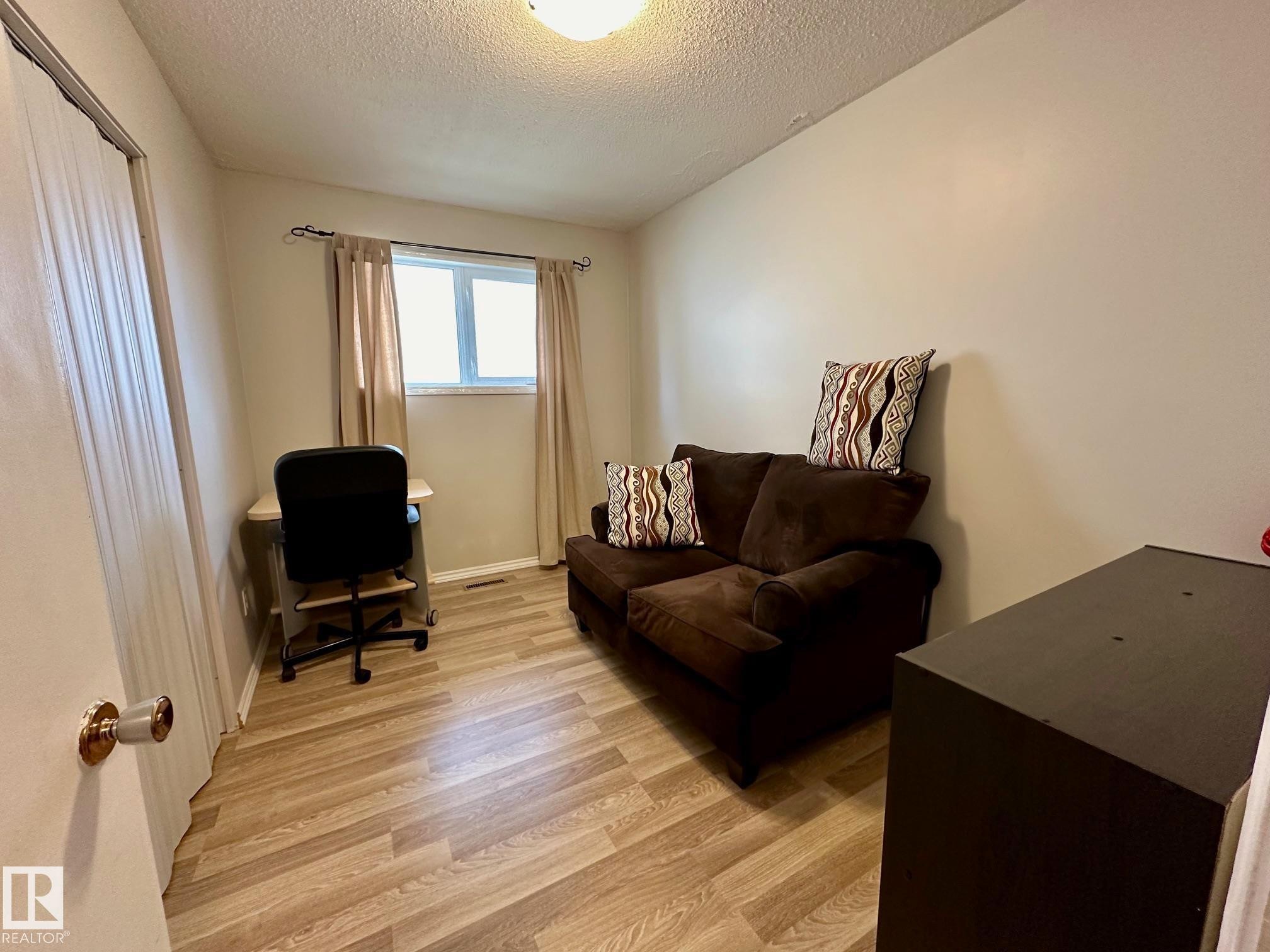 3rd Bedroom Main Floor - 7916 150 Avenue, Edmonton, AB - Indoor