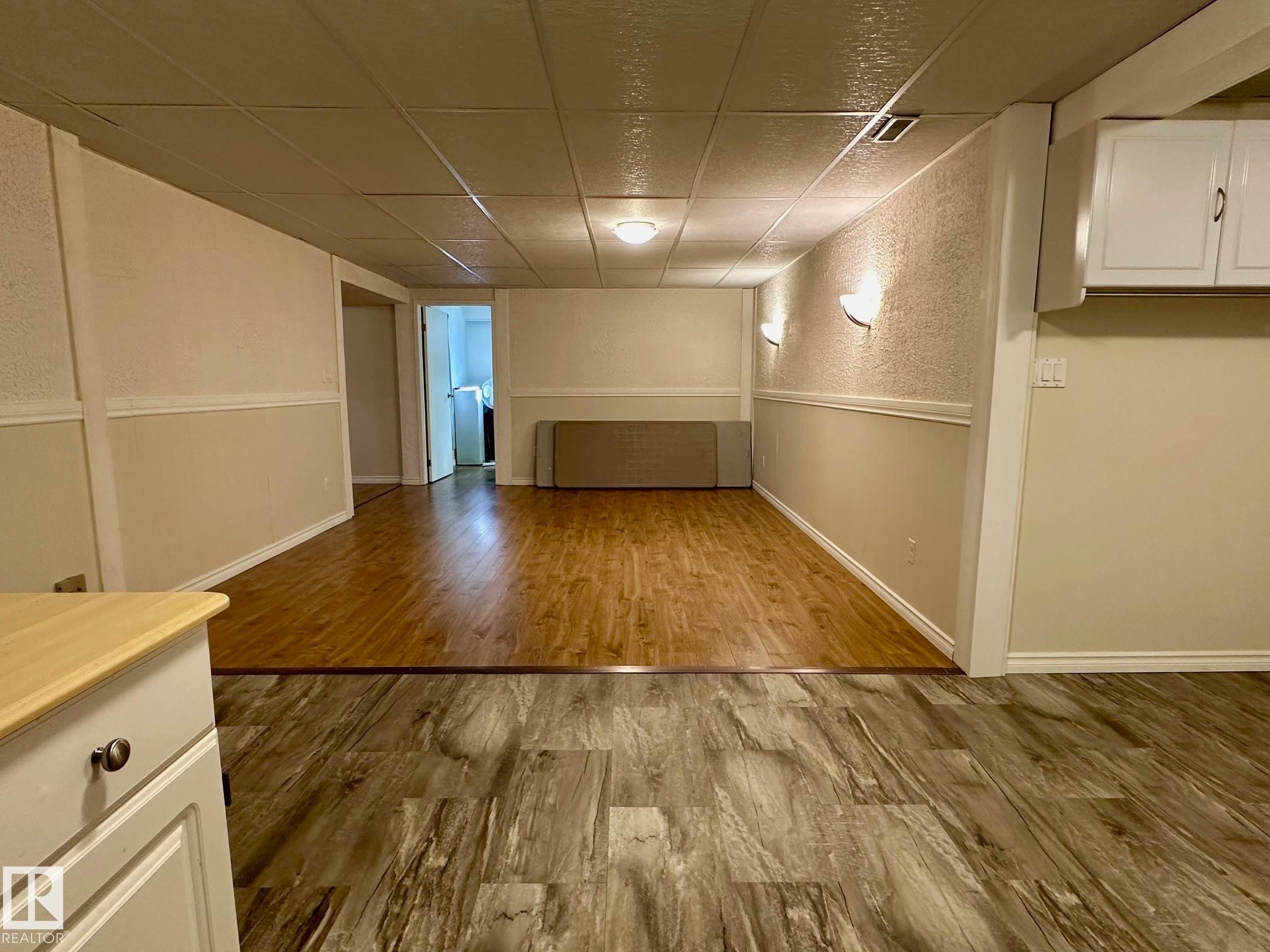 7916 150 Avenue, Edmonton, AB - Indoor