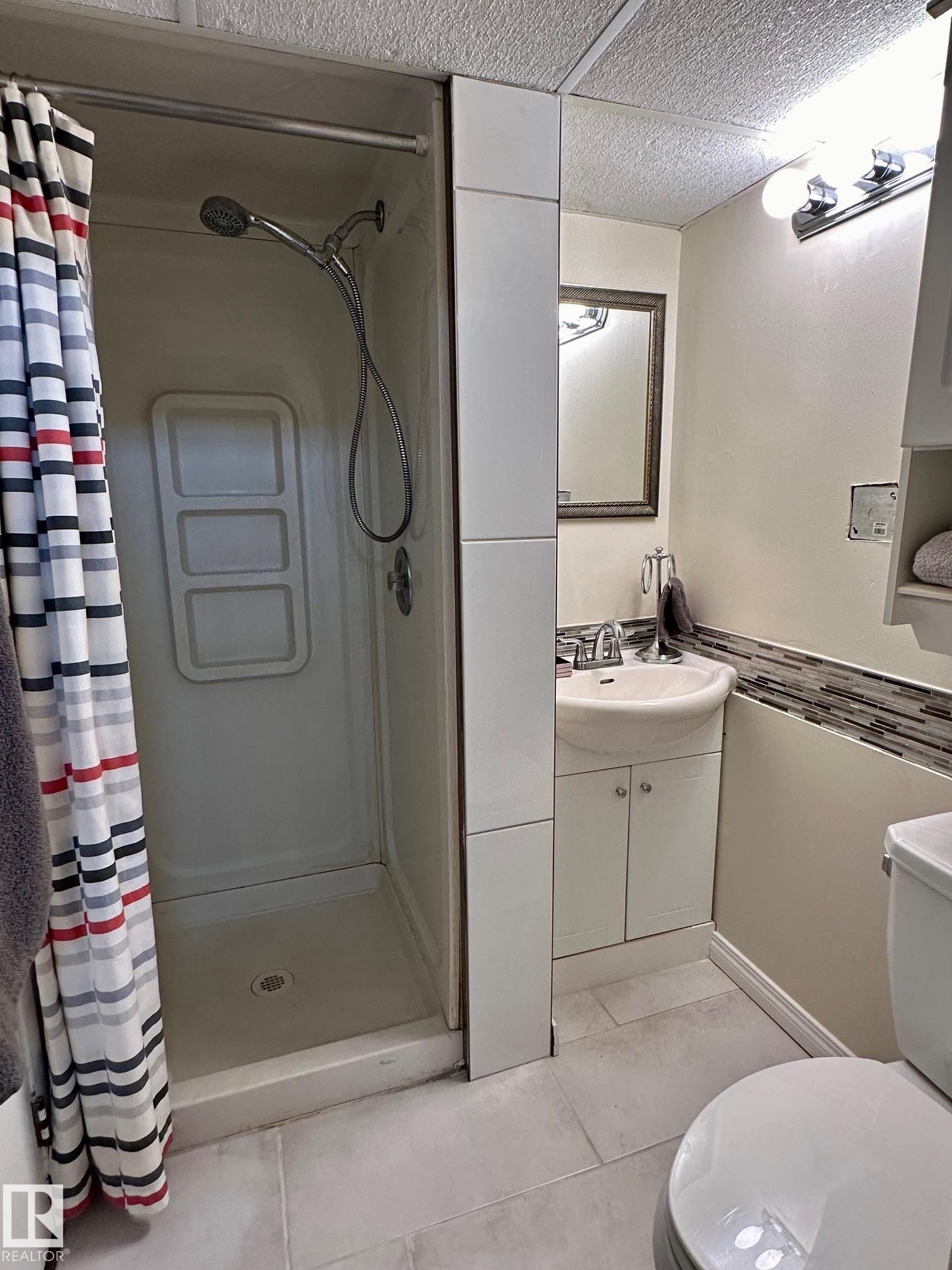Basement Bath room - 7916 150 Avenue, Edmonton, AB - Indoor