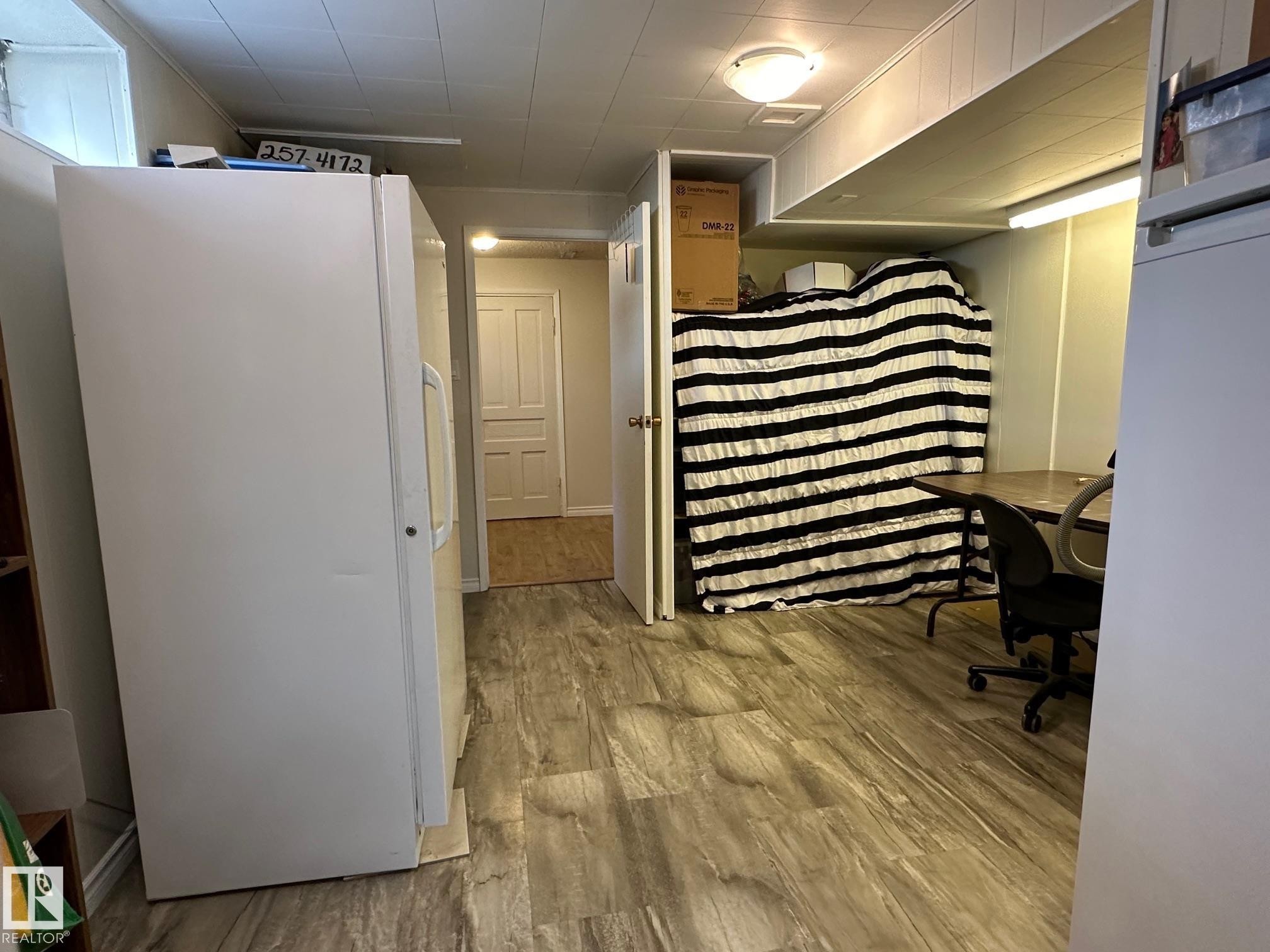 7916 150 Avenue, Edmonton, AB - Indoor