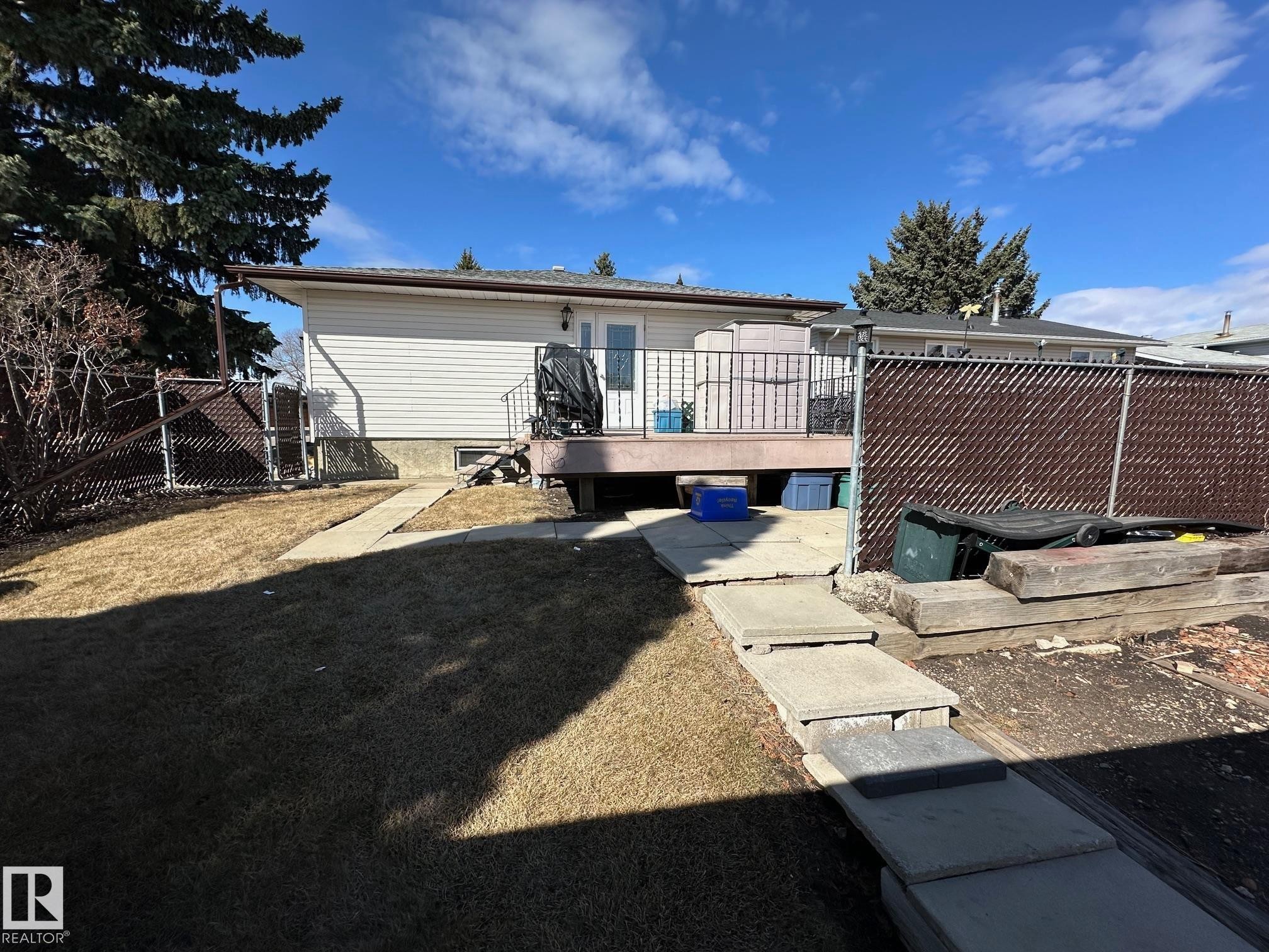Back Yard facing deck. - 7916 150 Avenue, Edmonton, AB - Outdoor With Deck Patio Veranda
