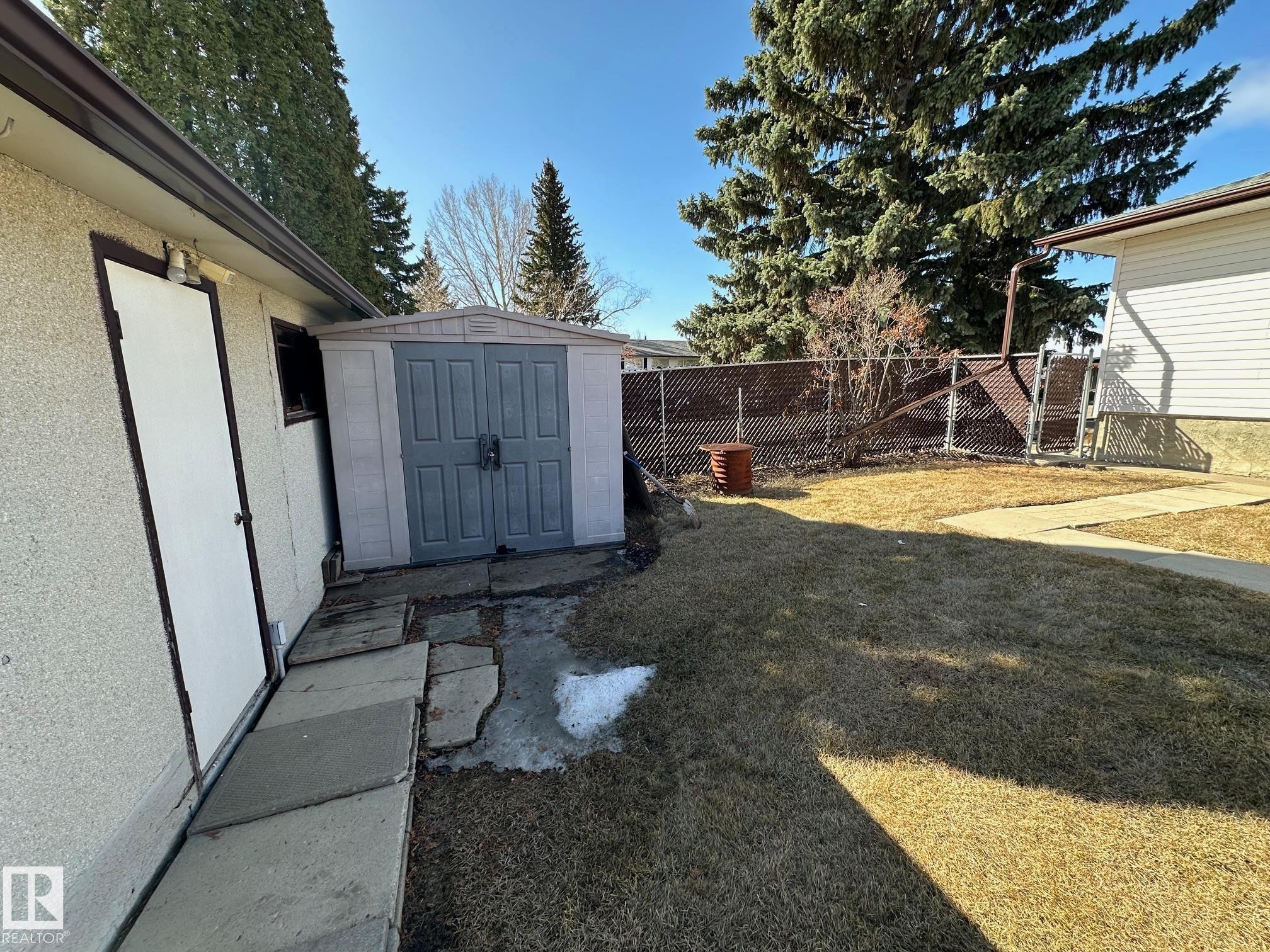 Shed in back yard. - 7916 150 Avenue, Edmonton, AB - Outdoor