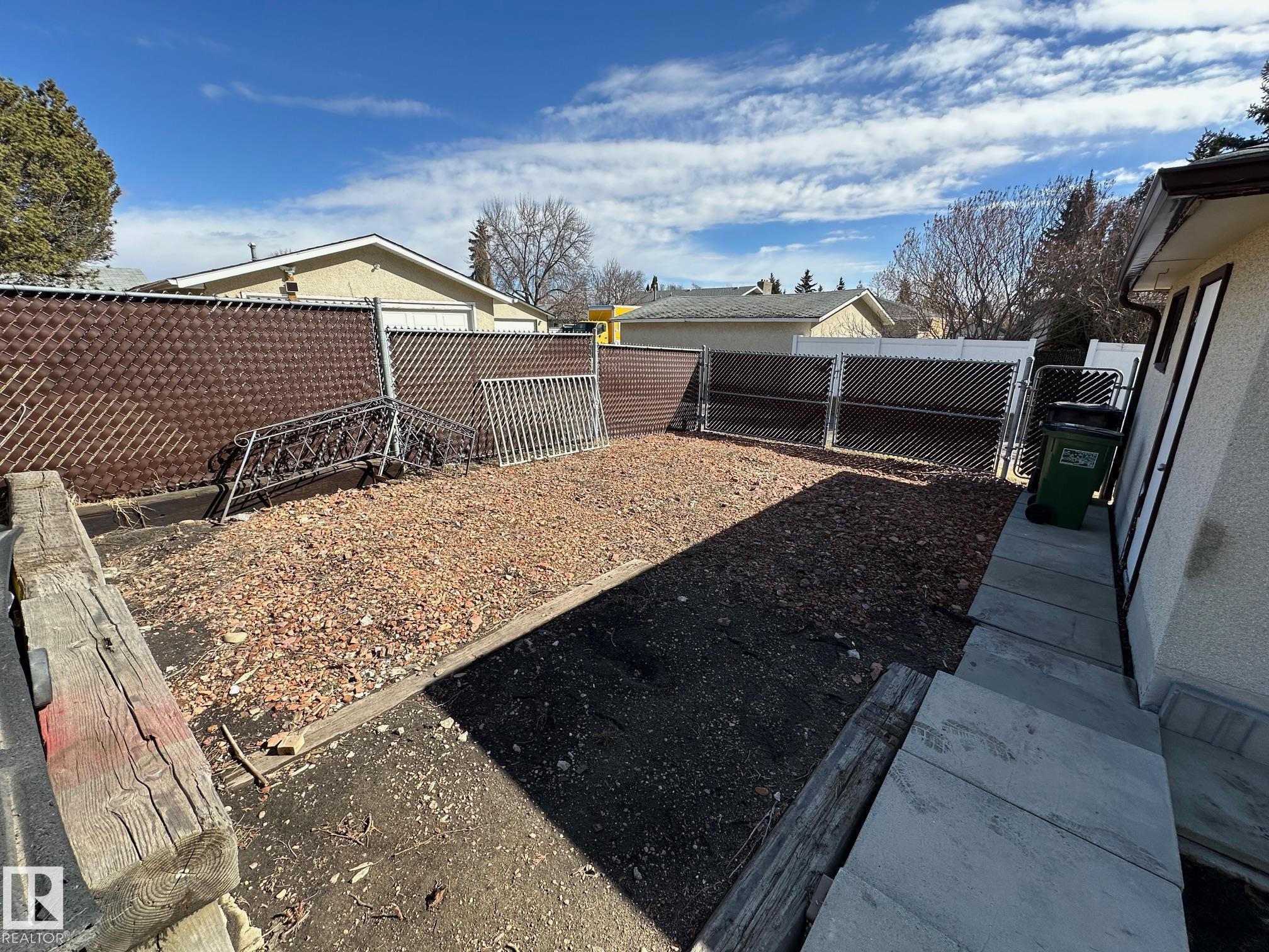 7916 150 Avenue, Edmonton, AB - Outdoor