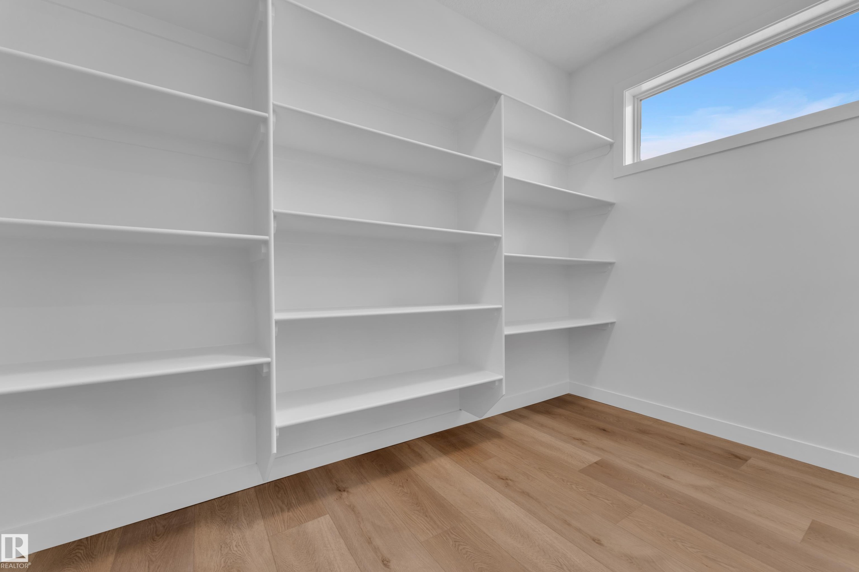 159 Graybriar Dr, Stony Plain, AB - Indoor With Storage