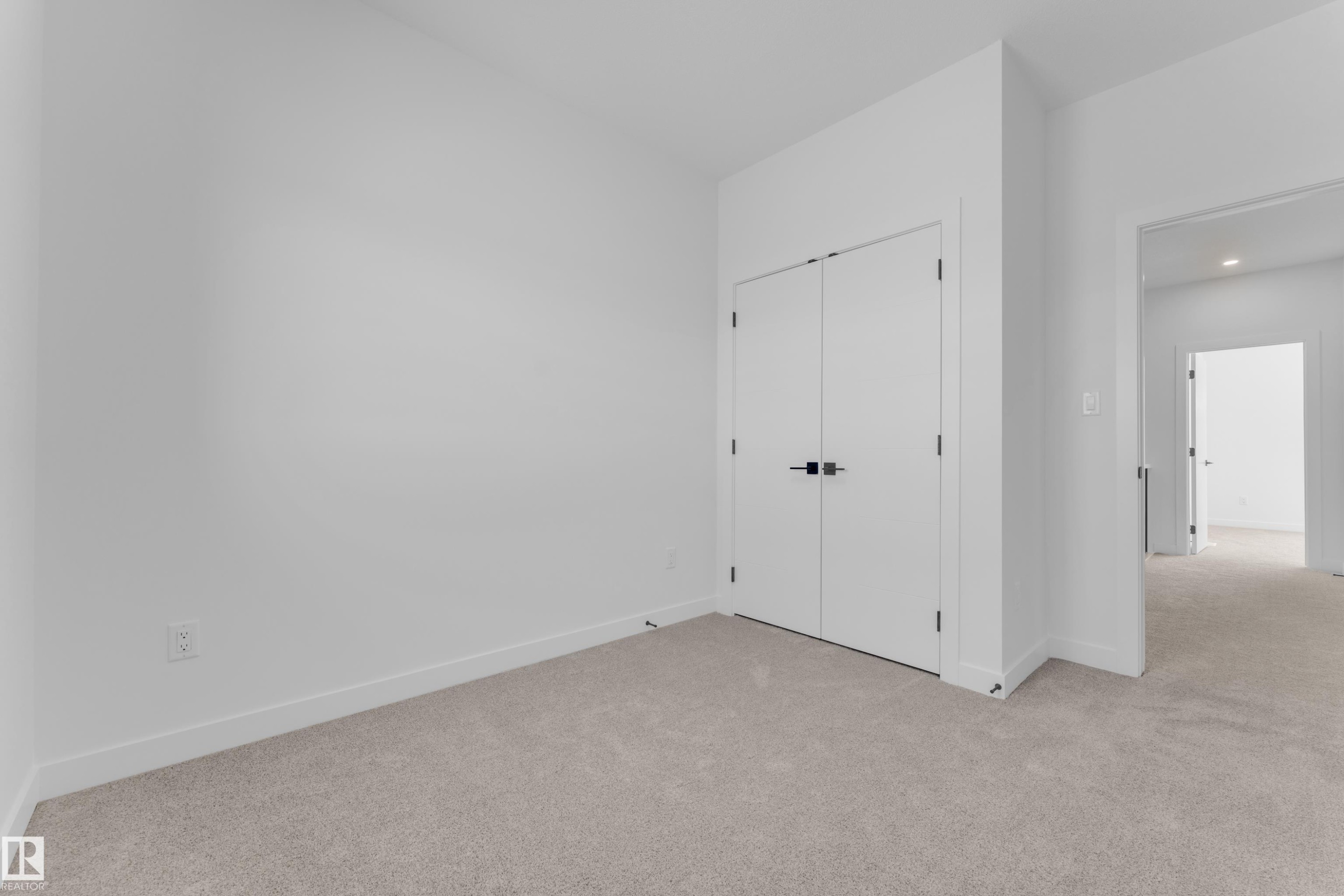 Neutral-toned carpeting and bright white walls create a versatile interior space - 175 Graybriar Drive, Stony Plain, AB