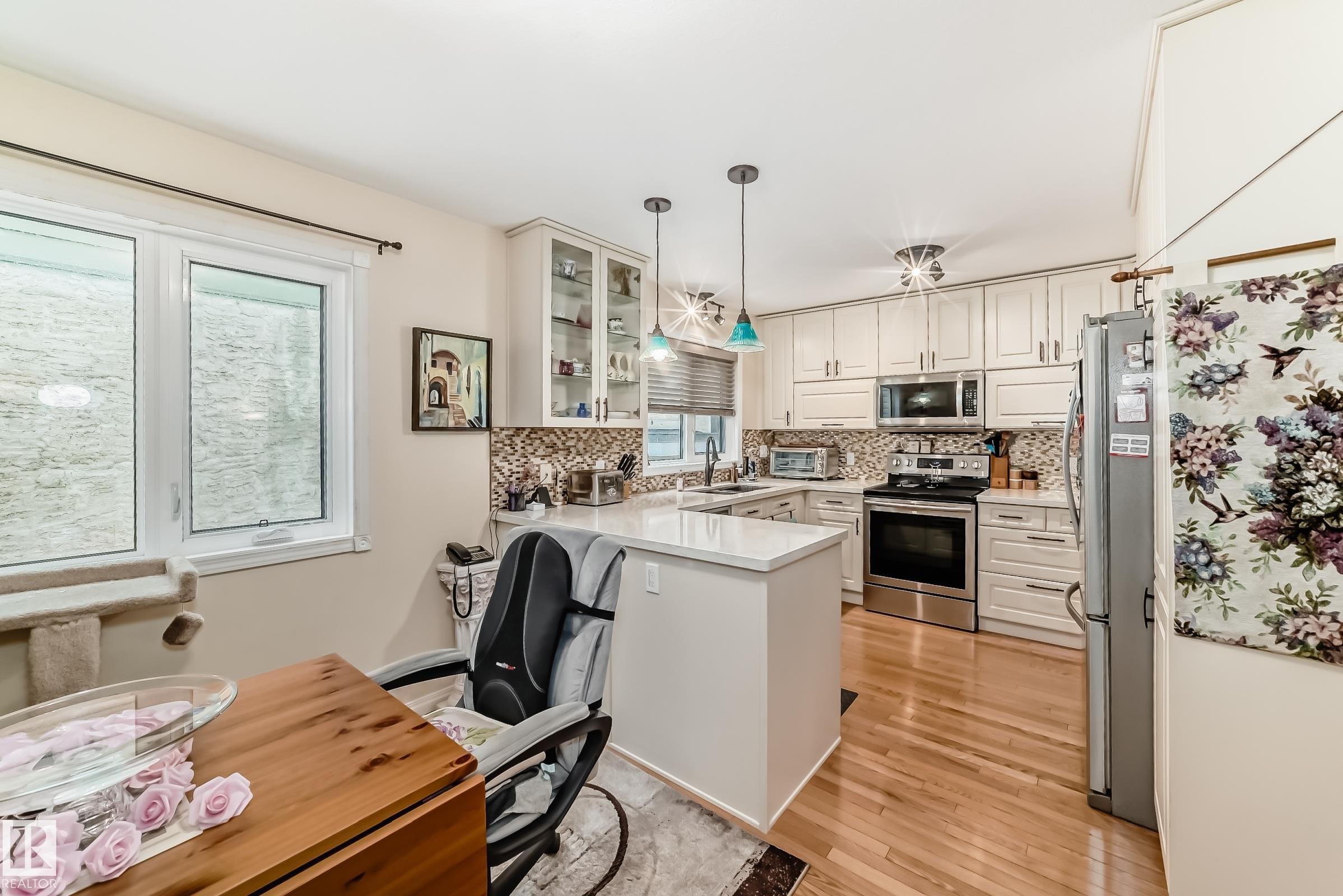 11650 103 Avenue, Edmonton, AB - Indoor Photo Showing Kitchen