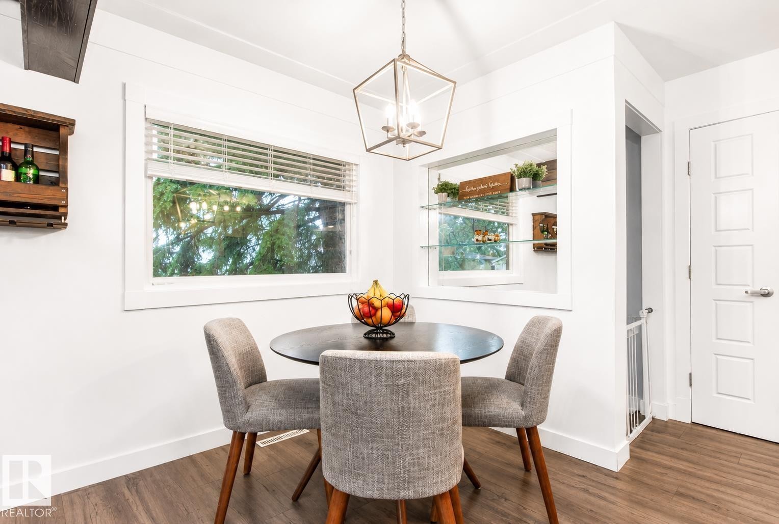 4904 103 Avenue, Edmonton, AB - Indoor Photo Showing Dining Room