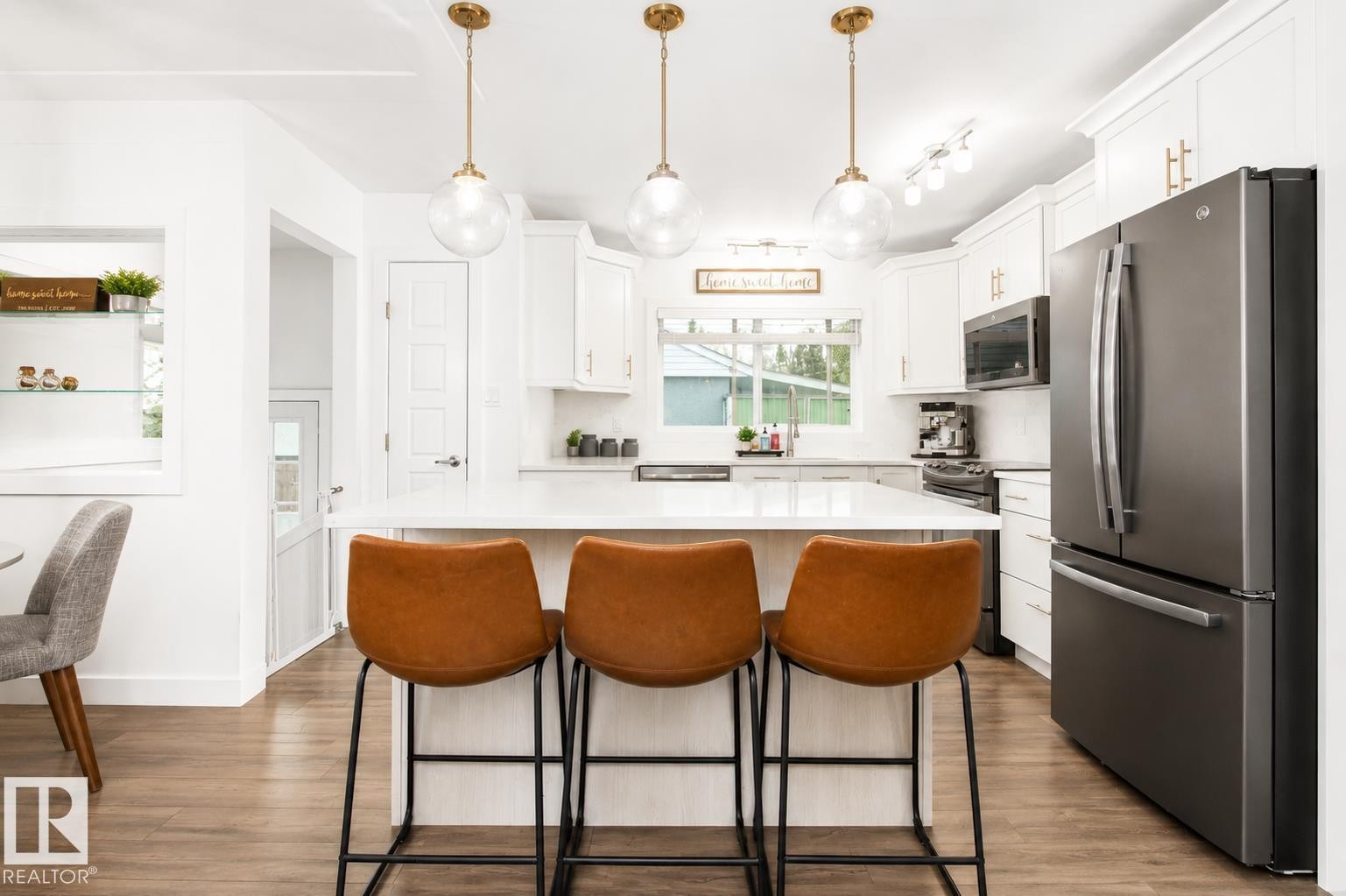 4904 103 Avenue, Edmonton, AB - Indoor Photo Showing Kitchen With Upgraded Kitchen