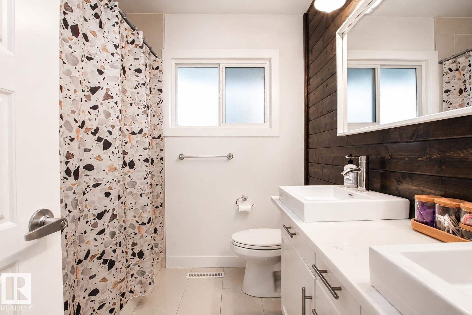 4904 103 Avenue, Edmonton, AB - Indoor Photo Showing Bathroom