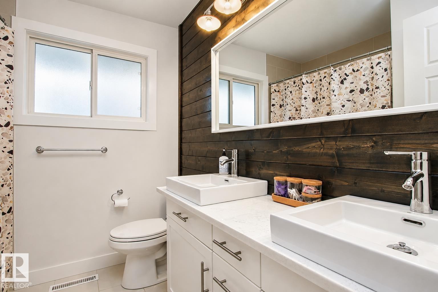 4904 103 Avenue, Edmonton, AB - Indoor Photo Showing Bathroom