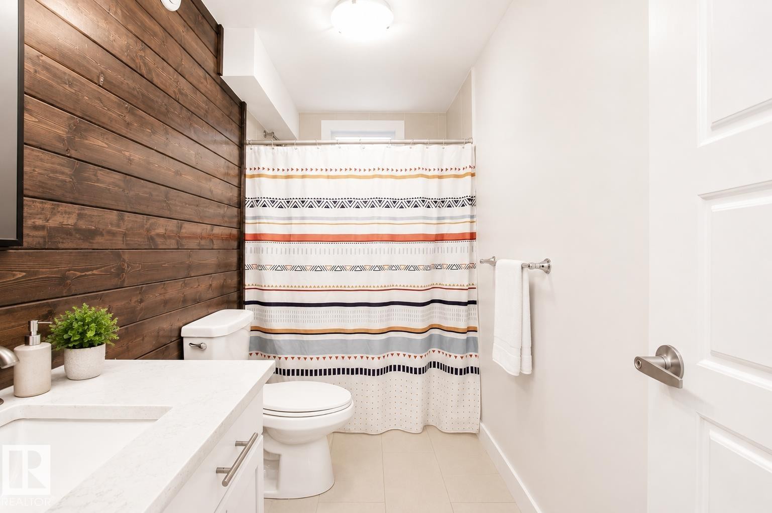 4904 103 Avenue, Edmonton, AB - Indoor Photo Showing Bathroom