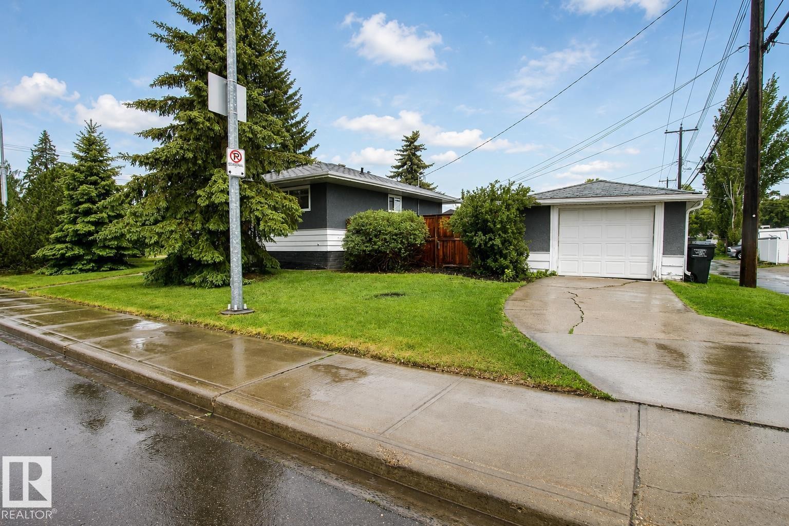 4904 103 Avenue, Edmonton, AB - Outdoor