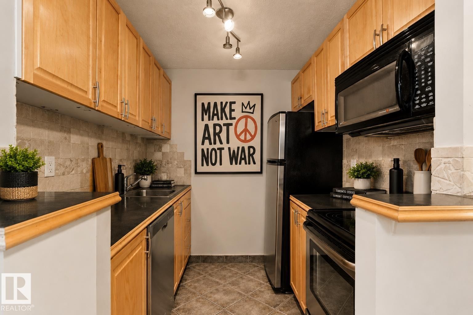 #303 10045 117 St Nw, Edmonton, AB