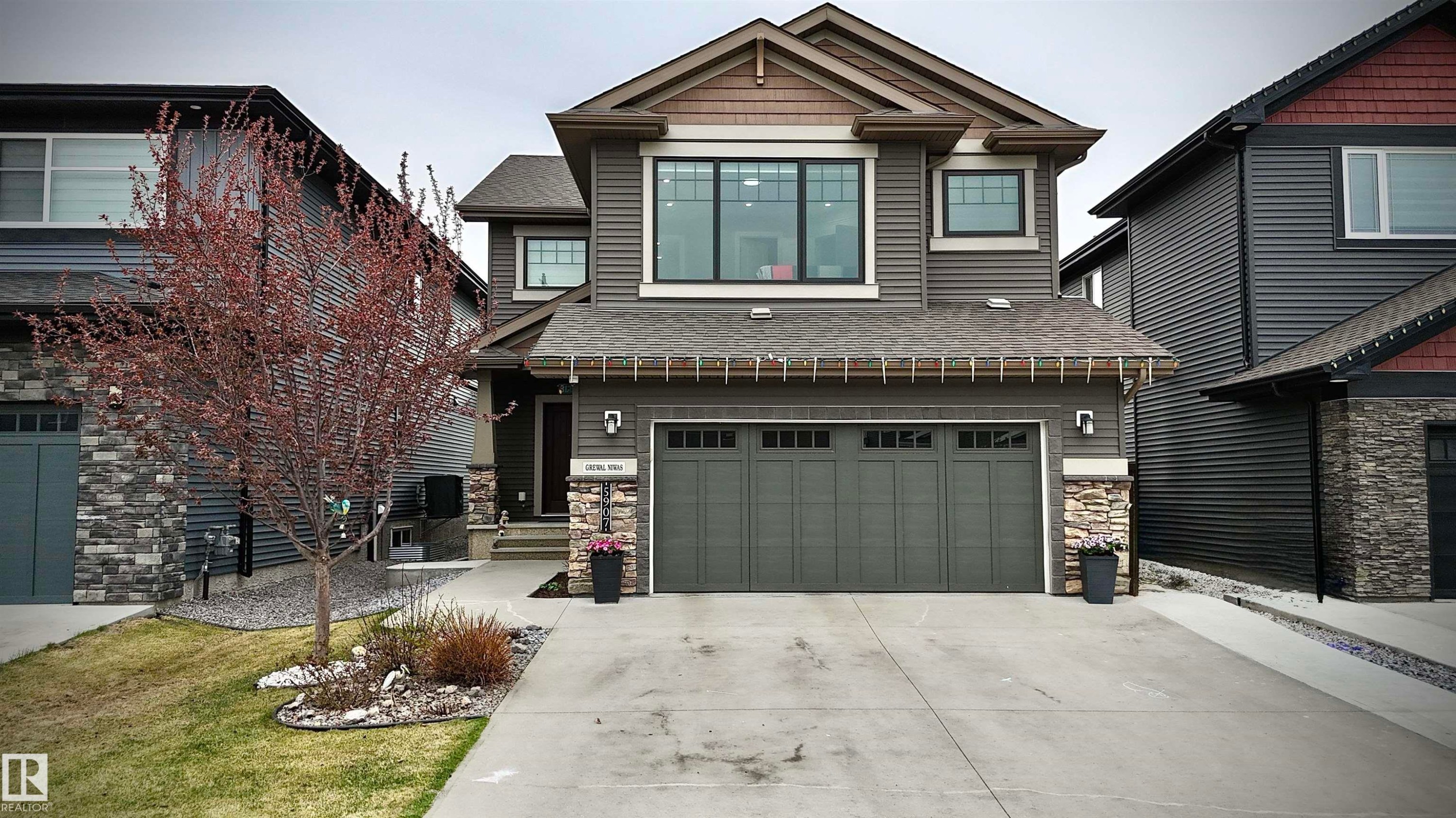 5907 19 Avenue, Edmonton, AB - Outdoor With Facade