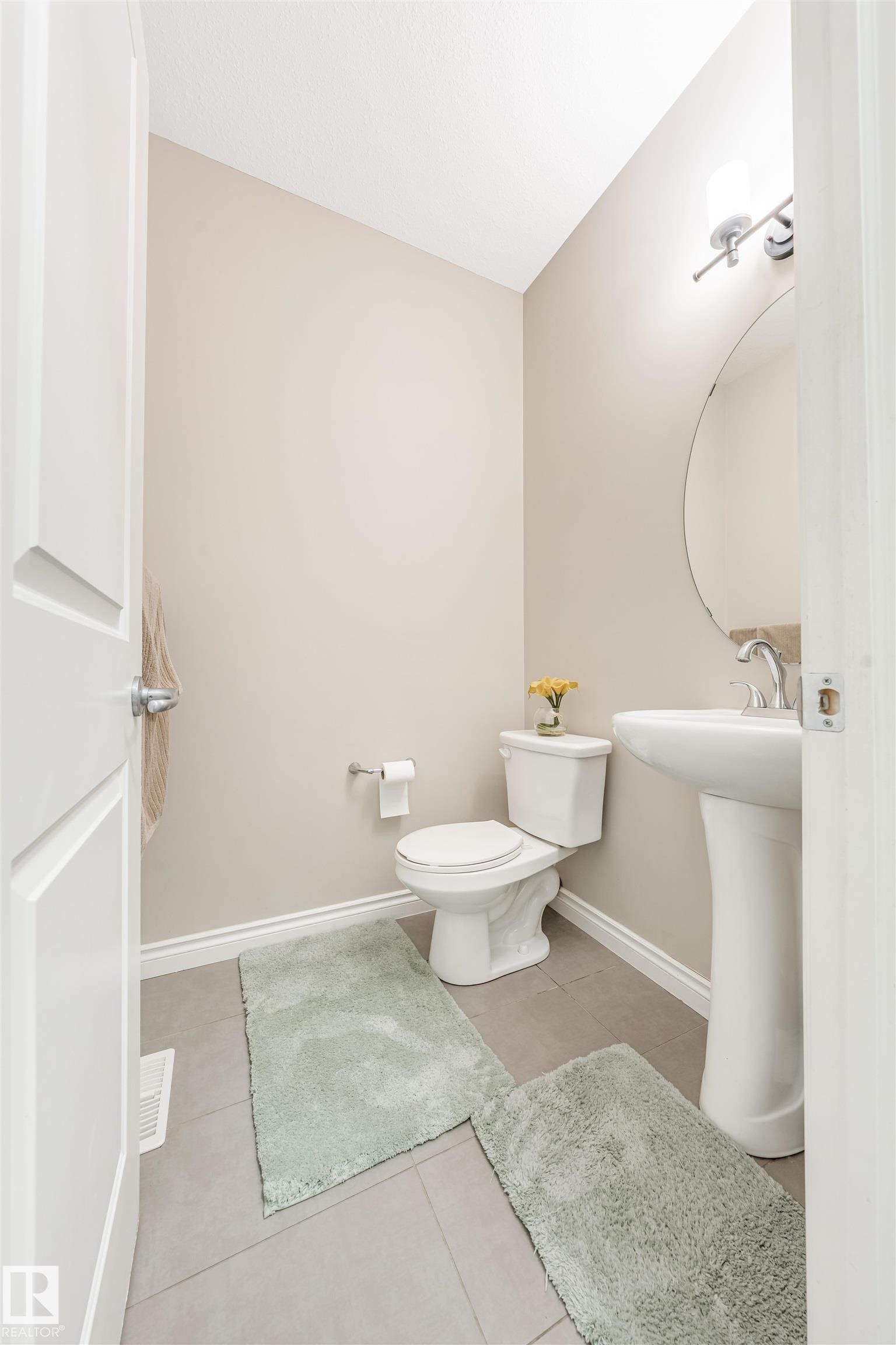 5907 19 Avenue, Edmonton, AB - Indoor Photo Showing Bathroom