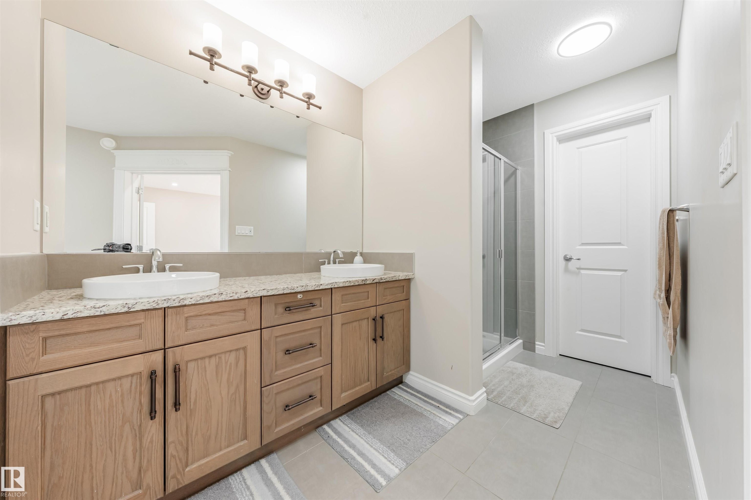 5907 19 Avenue, Edmonton, AB - Indoor Photo Showing Bathroom