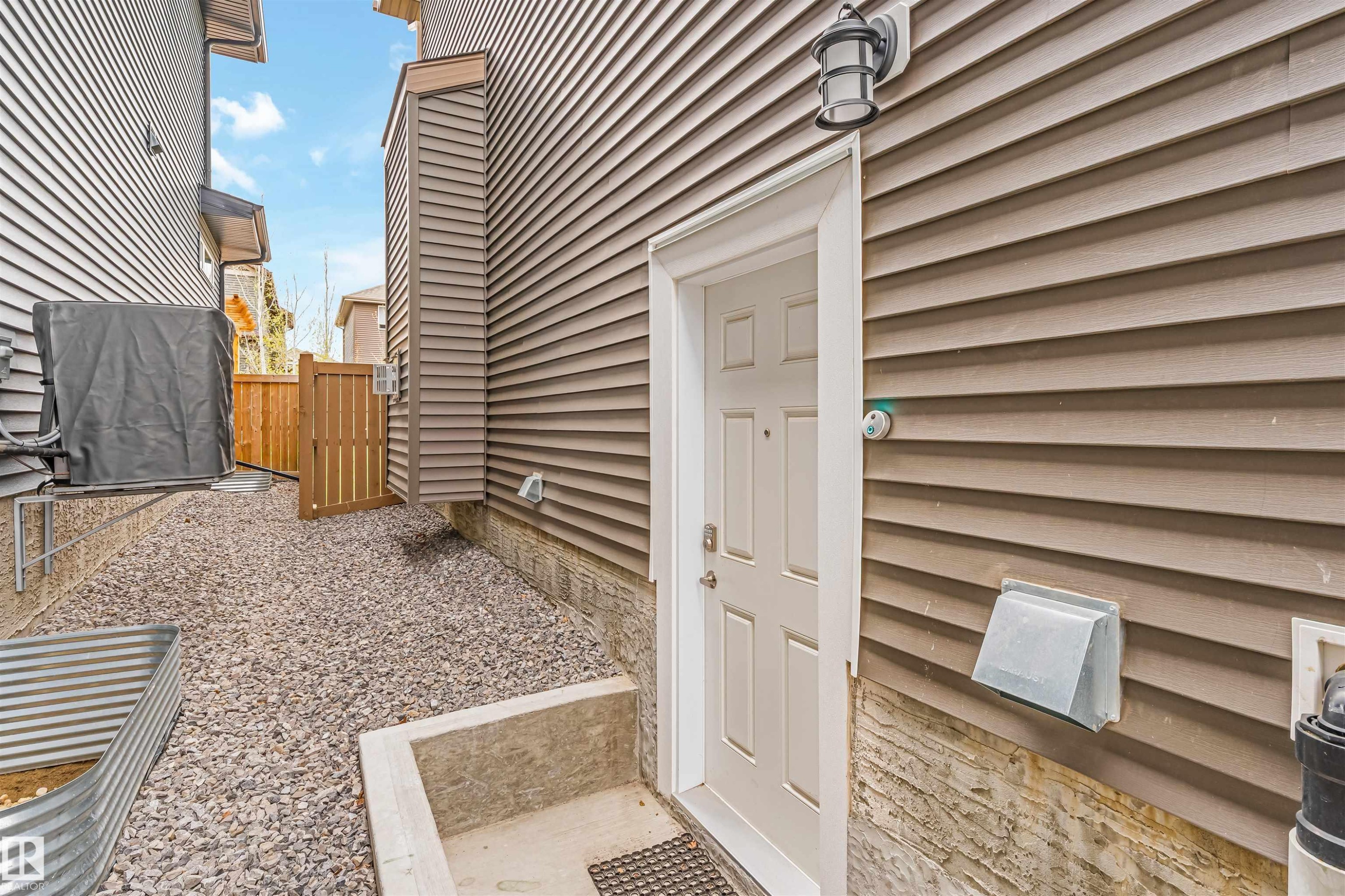 5907 19 Avenue, Edmonton, AB - Outdoor