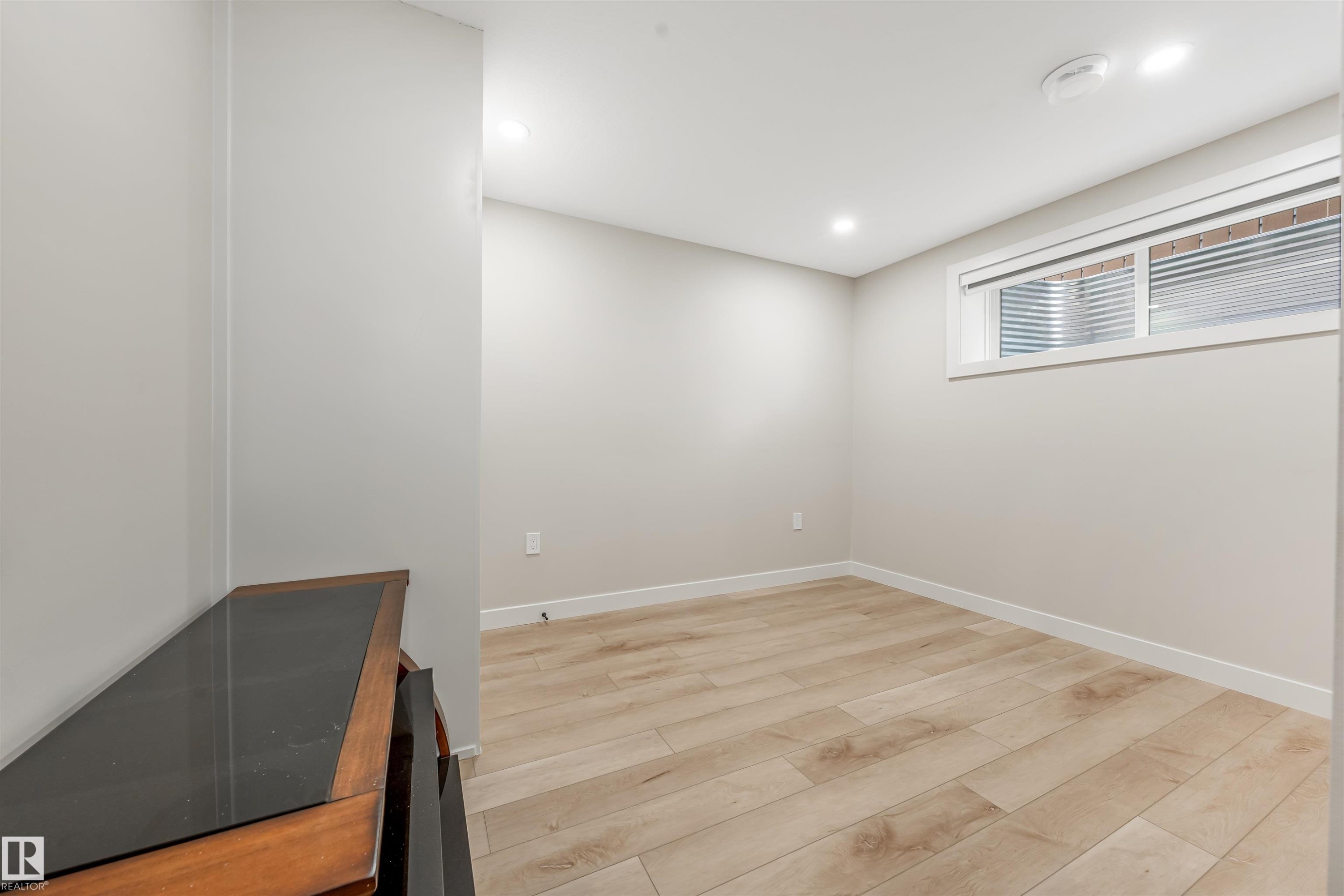 5907 19 Avenue, Edmonton, AB - Indoor