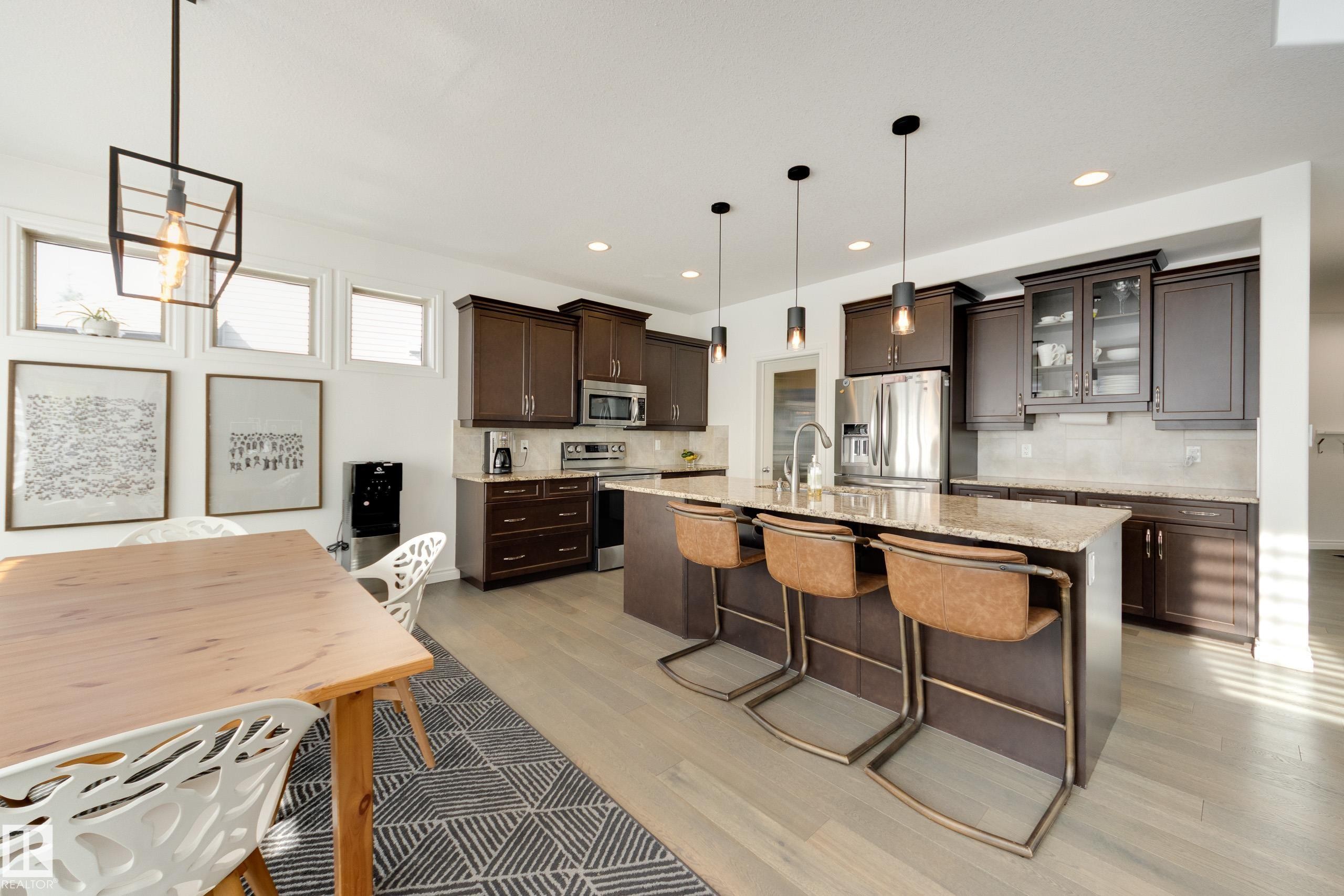 835 Armitage Wynd, Edmonton, AB - Indoor Photo Showing Kitchen With Upgraded Kitchen