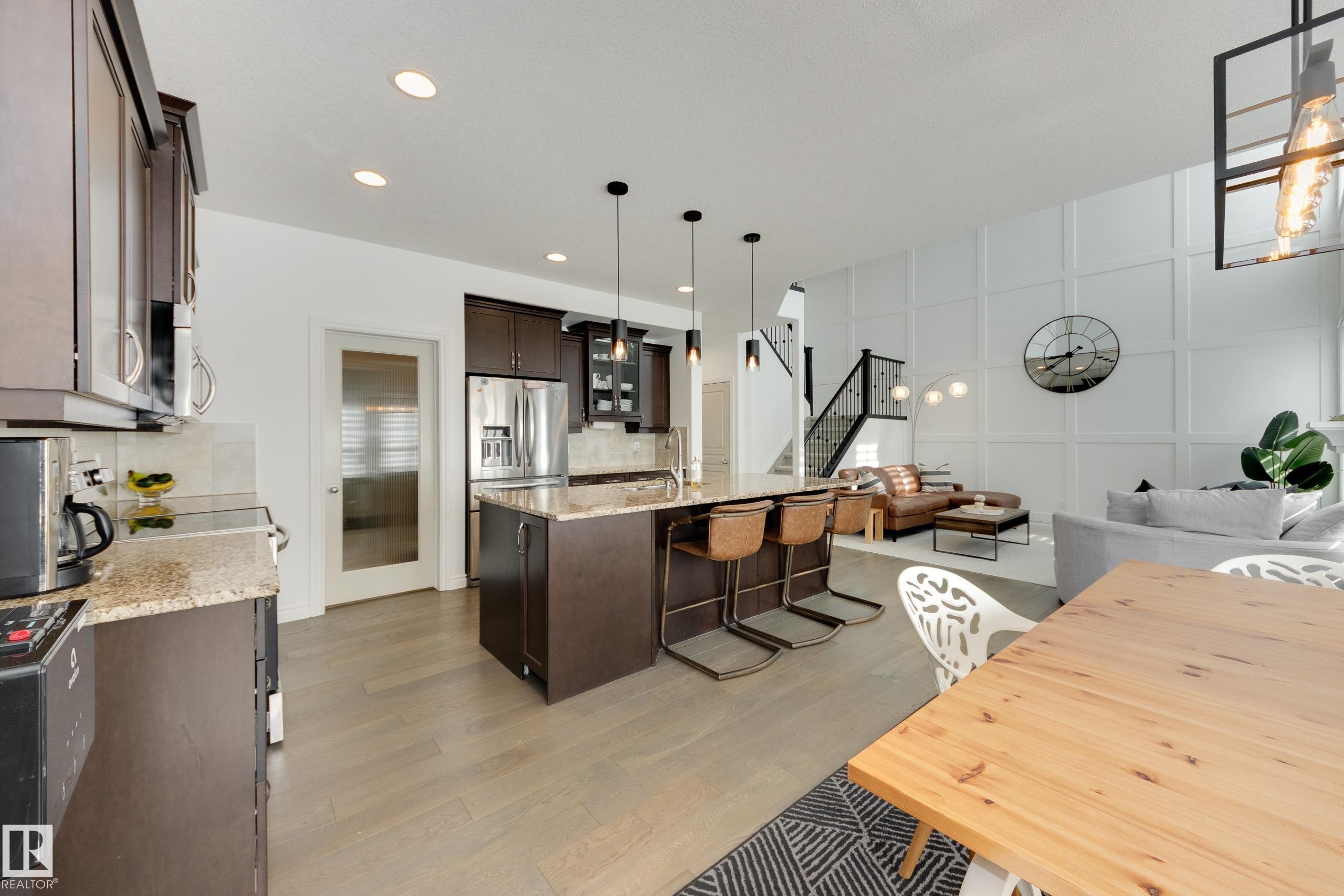 835 Armitage Wynd, Edmonton, AB - Indoor Photo Showing Kitchen With Upgraded Kitchen