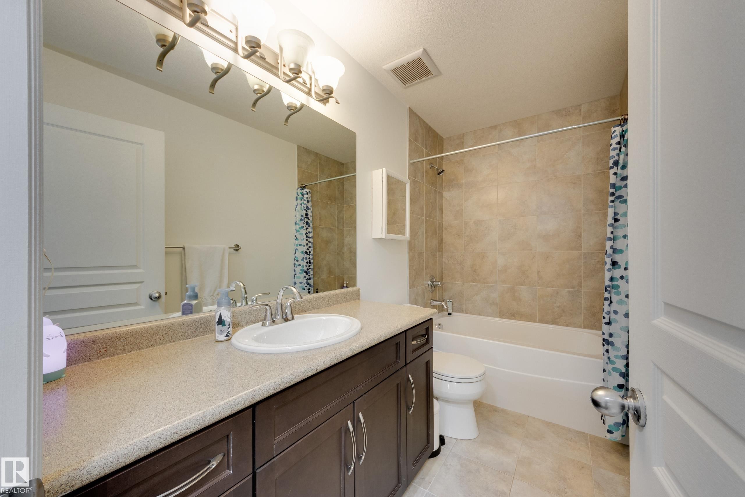 835 Armitage Wynd, Edmonton, AB - Indoor Photo Showing Bathroom