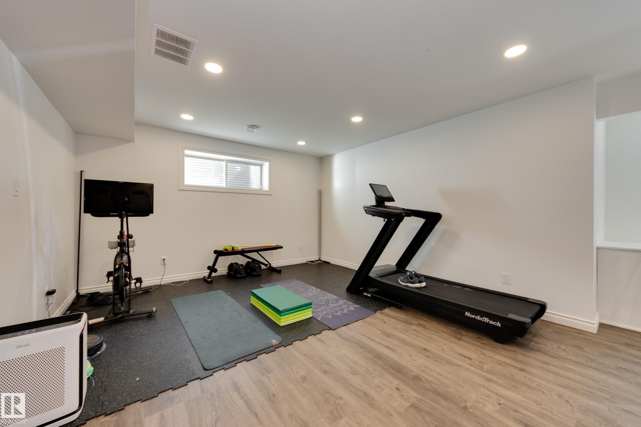 835 Armitage Wynd, Edmonton, AB - Indoor Photo Showing Gym Room