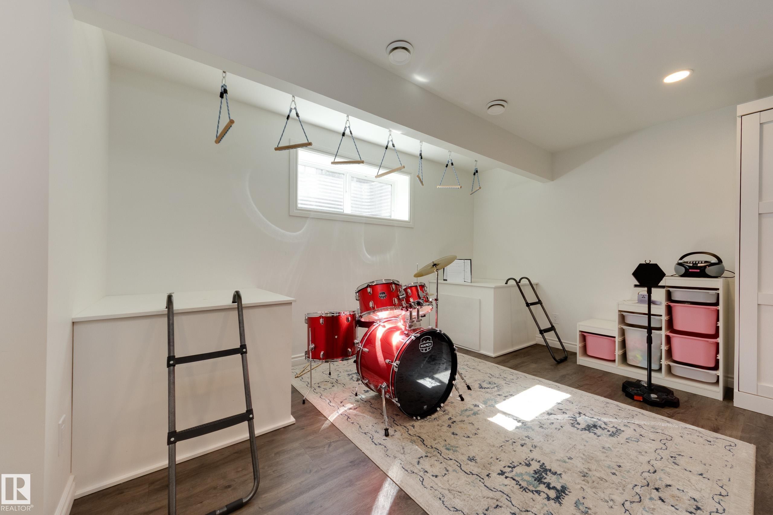 835 Armitage Wynd, Edmonton, AB - Indoor Photo Showing Other Room