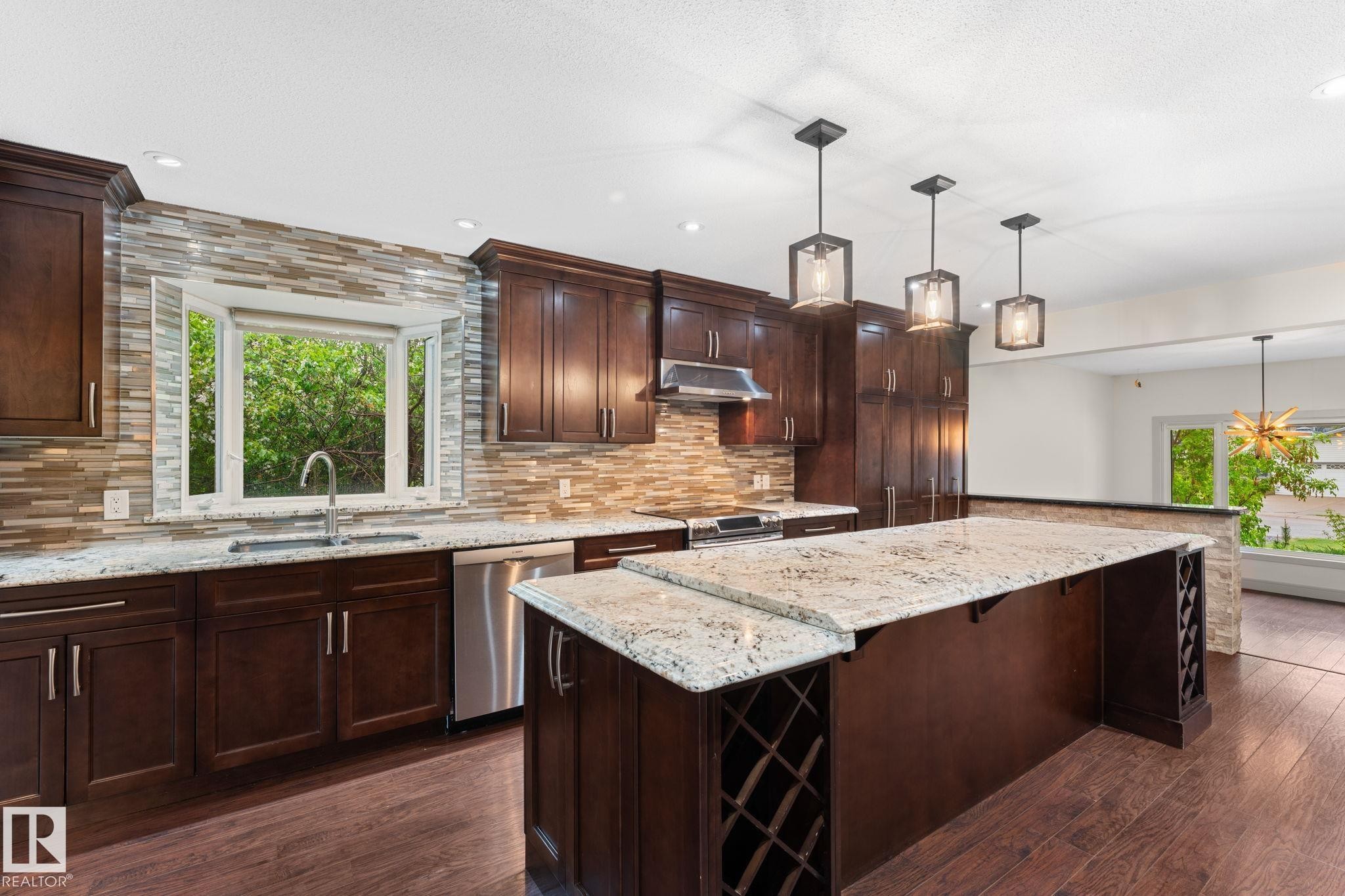 220 Greystone Terrace, Sherwood Park, AB - Indoor Photo Showing Kitchen With Upgraded Kitchen
