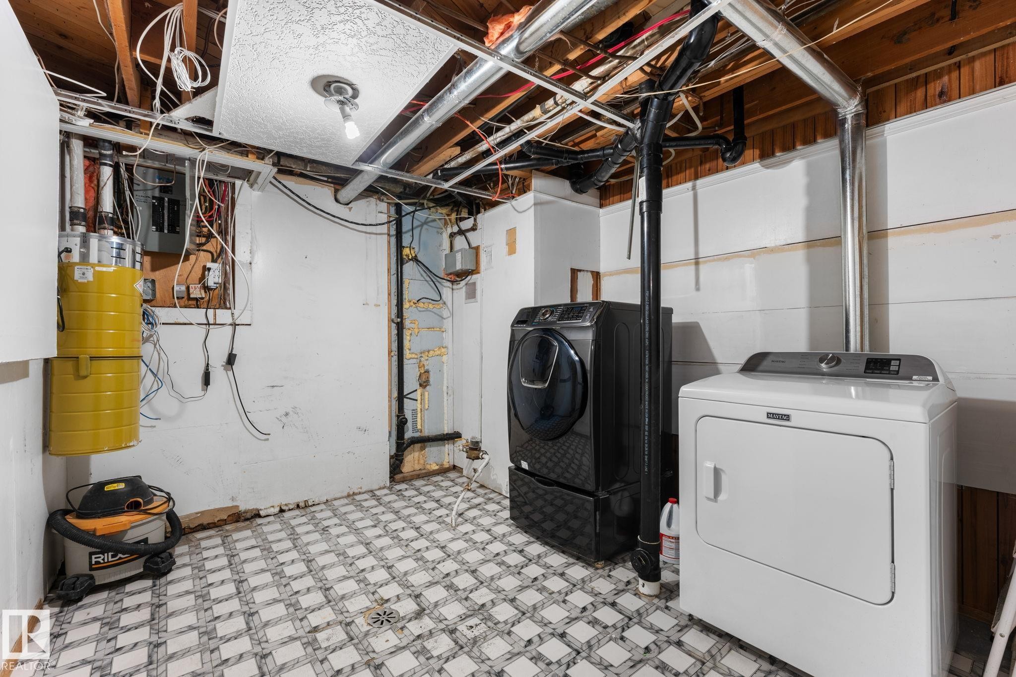 220 Greystone Terrace, Sherwood Park, AB - Indoor Photo Showing Laundry Room