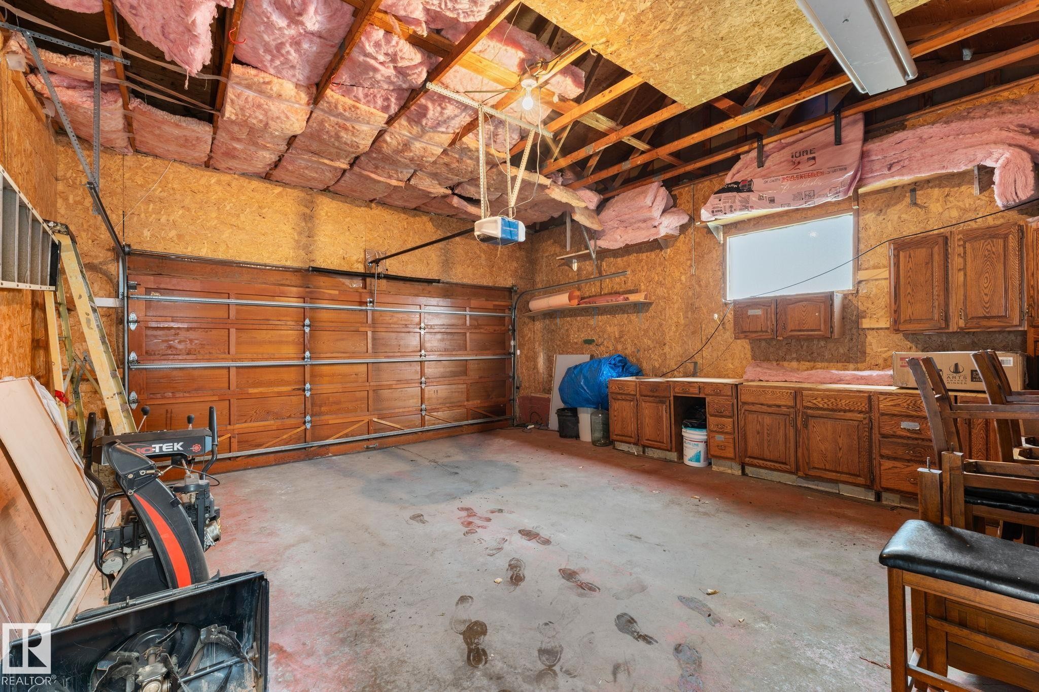 220 Greystone Terrace, Sherwood Park, AB - Indoor Photo Showing Garage