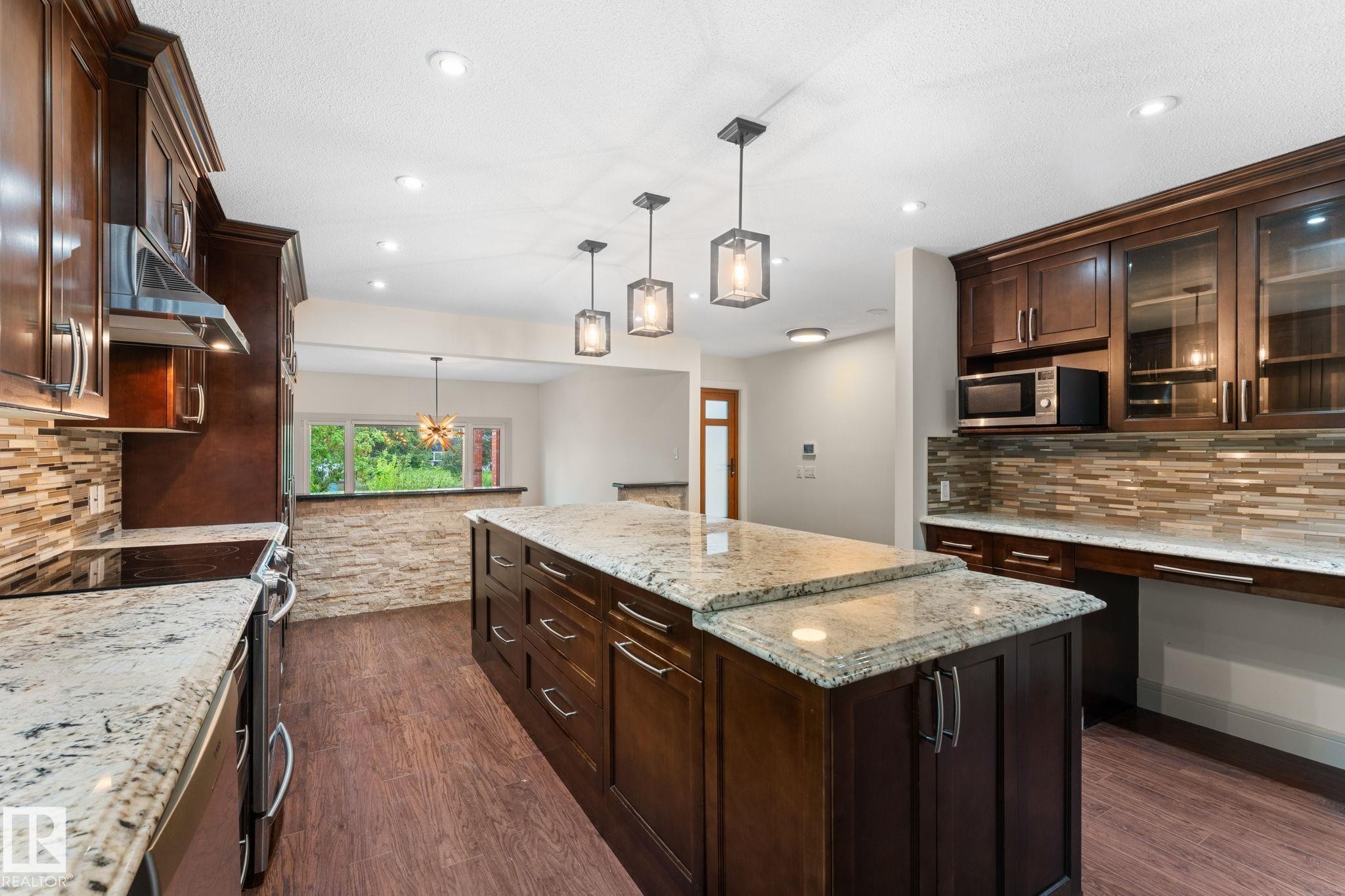 220 Greystone Terrace, Sherwood Park, AB - Indoor Photo Showing Kitchen With Upgraded Kitchen