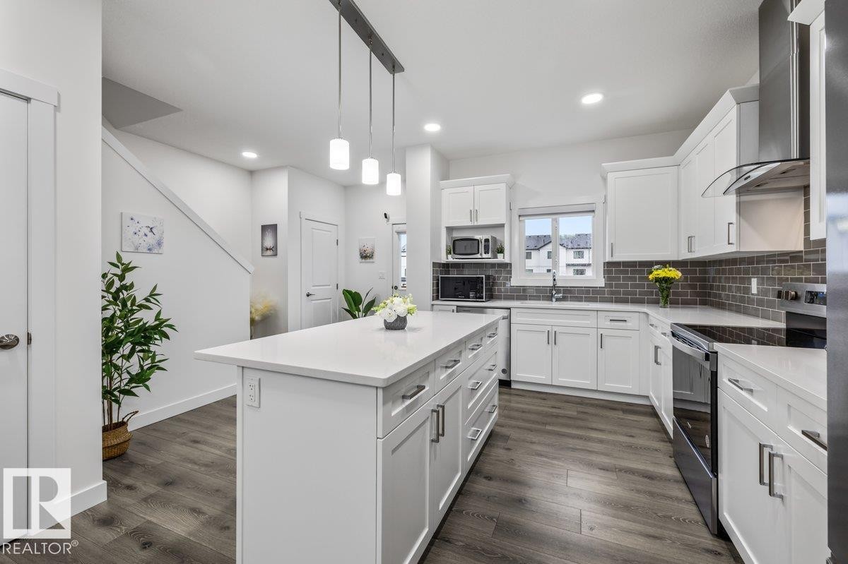 9307 221 Street, Edmonton, AB