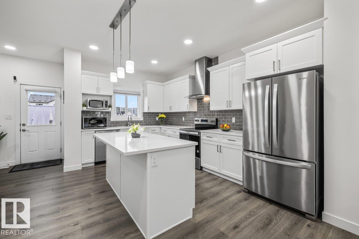9307 221 Street, Edmonton, AB